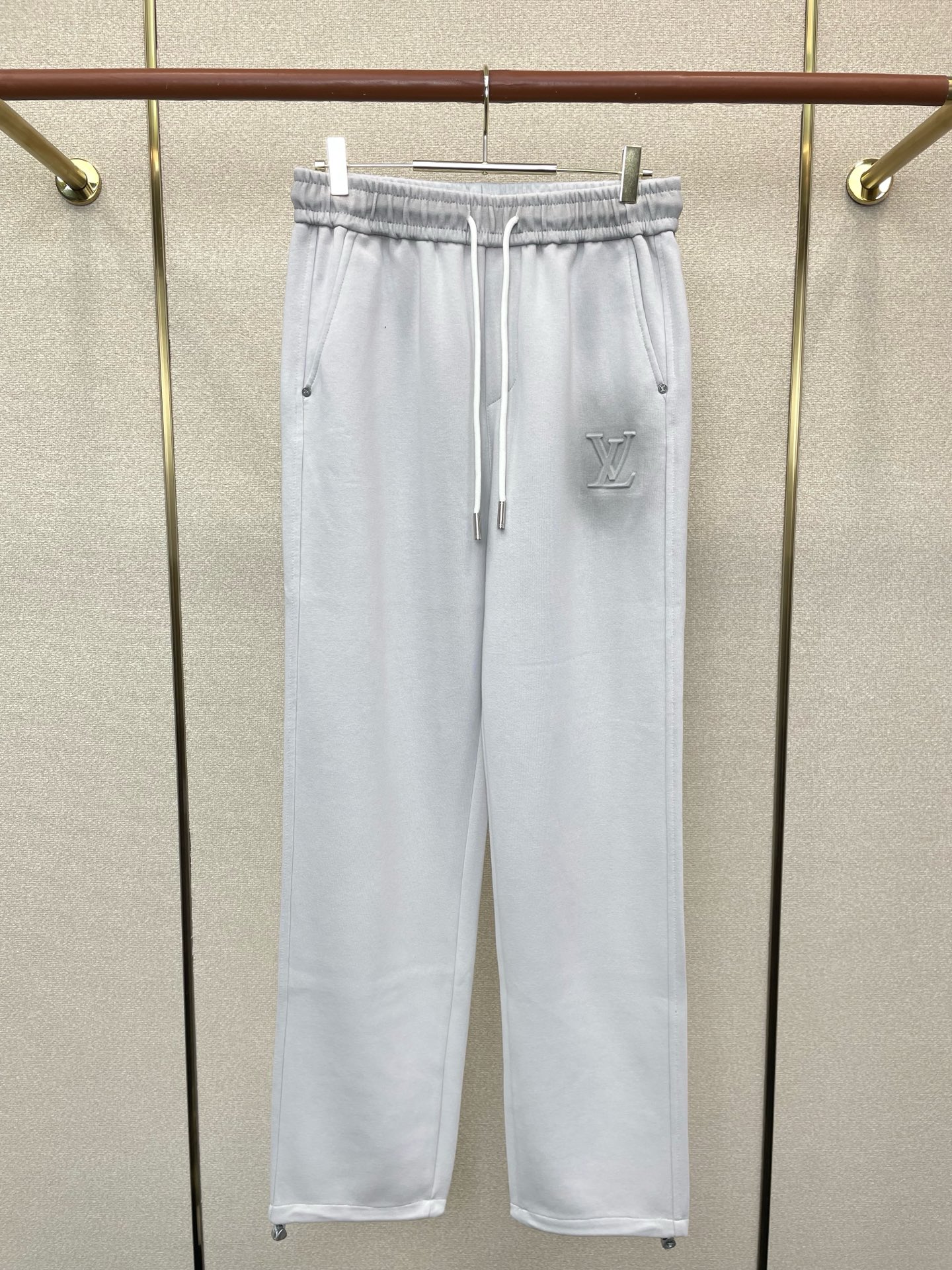 NO:746172,.Louis Vuitton Louis Vuitton exclusive new casual pants high-end version!  Custom-made fabrics at the counter are highly breathable and comfortable, with impeccable details and brand element design concepts, reflecting high quality. It feels delicate and soft!  It presents a casual cut and the upper body shape is awesome!  Size M-3XL,,louis vuitton,louis vuitton,19860909.Louis Vuitton路易威登独家专供新款休闲裤 高端版本！专柜定制面料 透气舒适度高,细节无可挑剔,品牌元素设计理念,体现高品质.手感细腻柔软！呈现休闲裁剪,上身版型超赞！码数M-3XL,,louis vuitton,louis vuitton,,Men's clothing