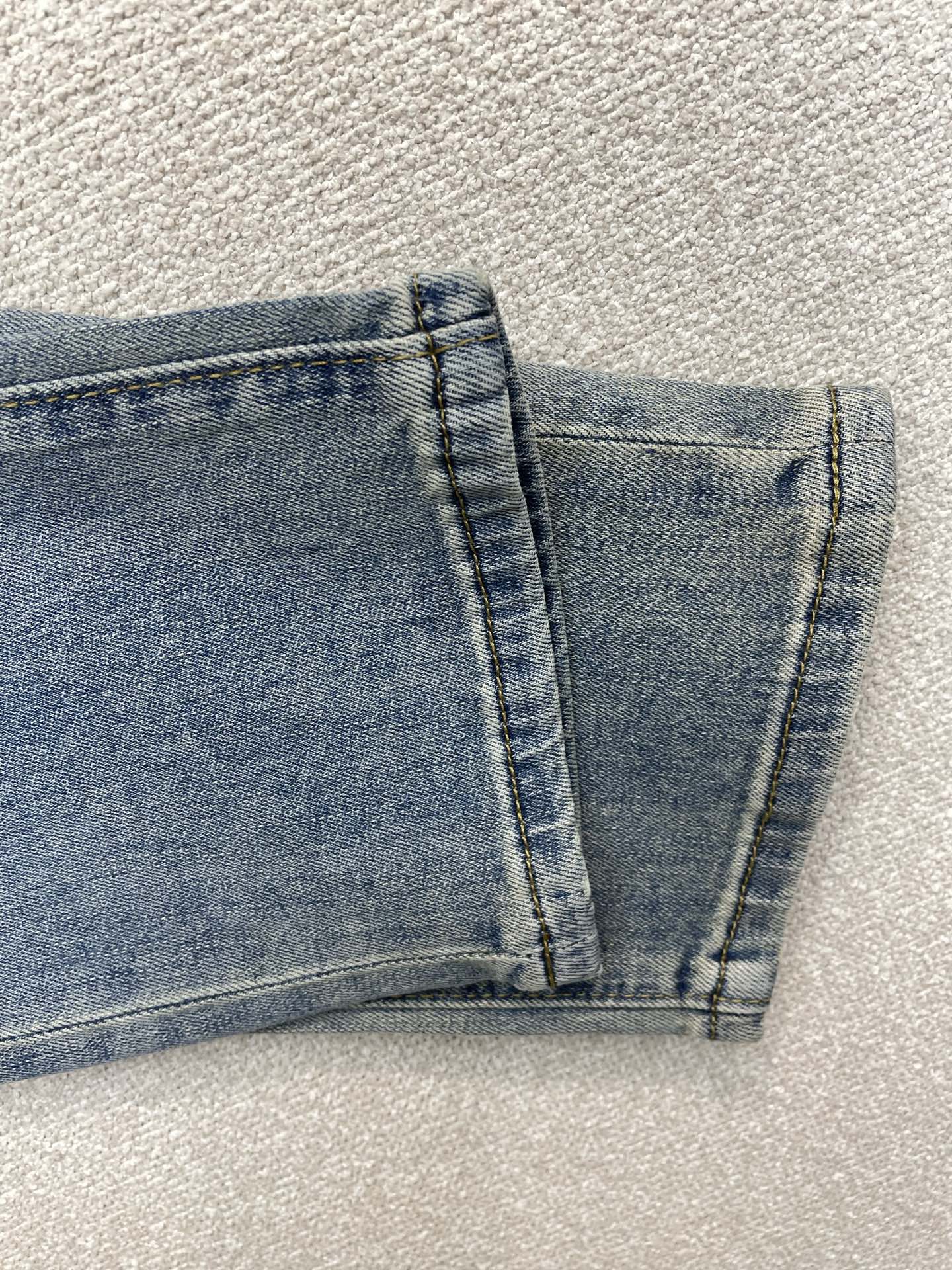 。VALENTINO华伦天奴💥独家专供新款休闲牛仔裤 高端版本！专柜定制面料 透气舒适度高，细节无可挑剔