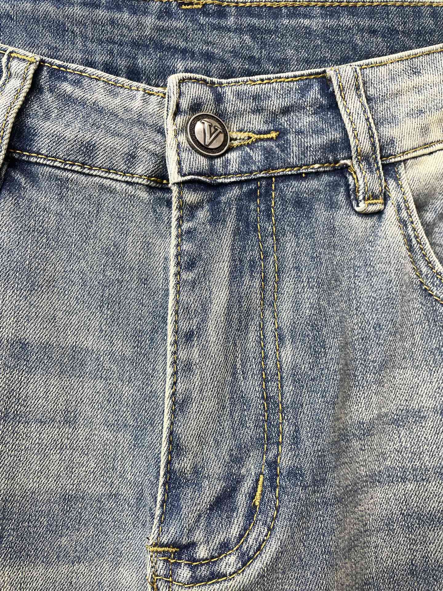 。VALENTINO华伦天奴💥独家专供新款休闲牛仔裤 高端版本！专柜定制面料 透气舒适度高，细节无可挑剔