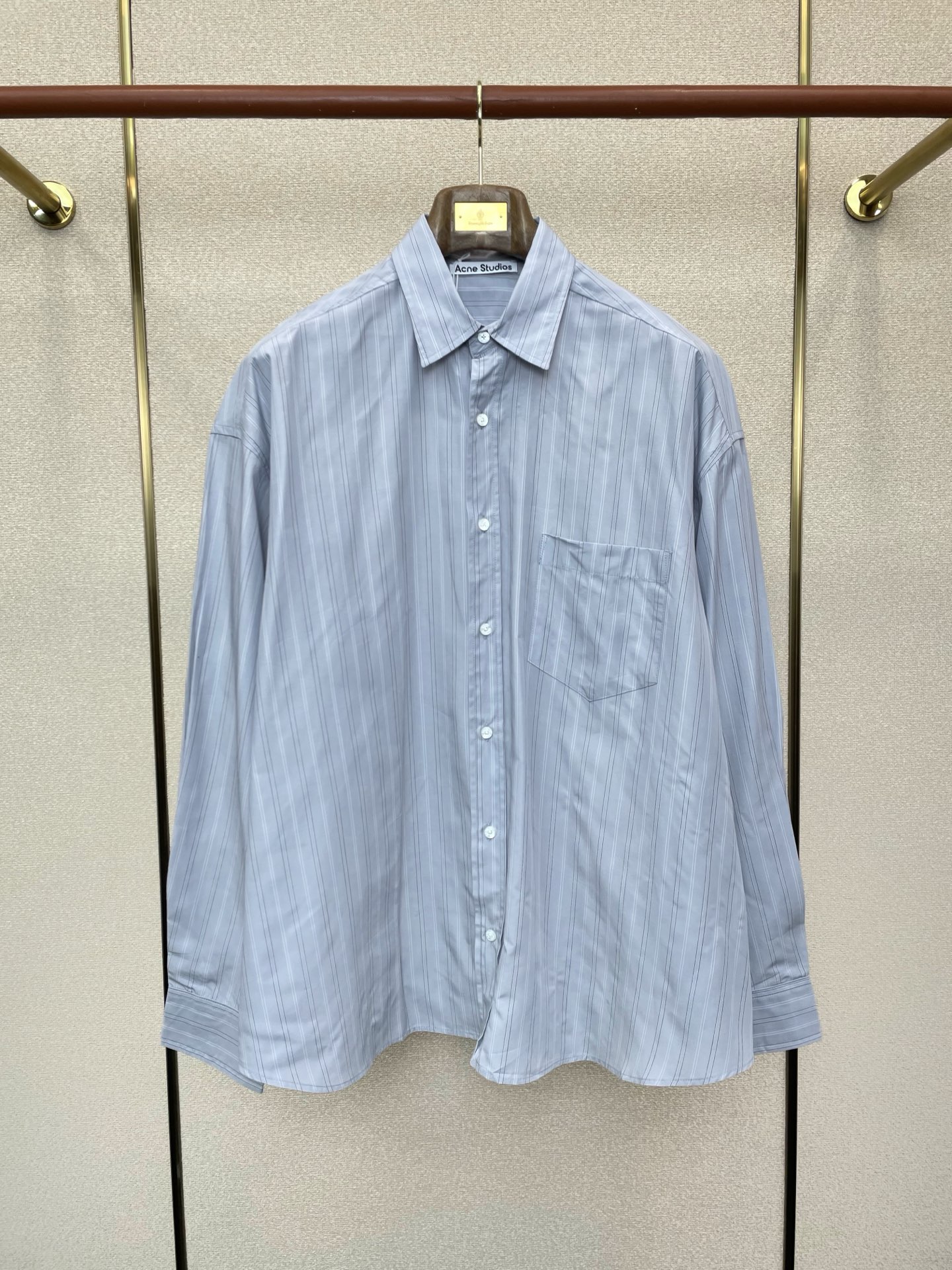 NO:746185,.Acne Studios exclusively supplies new original men's casual shirts. High-end customization. High-end version. Fashionable and versatile imported fabrics. Super soft and delicate feel. Skin-friendly and comfortable to wear. High-end boutique. The upper body is made with precision by the factory. It is a must-have item for men. Complete with three labels. Code number 44.46.48.50,,acne studios, dior, shirts,19860909.Acne Studios独家专供新款原单男士休闲衬衫 高端定制 高端版本 时尚百搭爆款进口面料 手感超柔软细腻 穿着亲肤舒适 高端精品 代工厂精细做上身非常赞 男士必备单品 三标齐全 码数44.46.48.50,,acne studios,dior,shirts,,Men's clothing