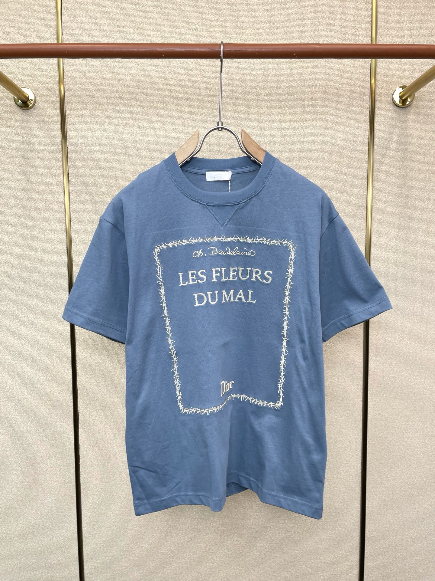 NO:757066,.Dior Dior exclusively provides new original men's casual short sleeves. High-end customization. High-end version. Fashionable and versatile imported fabrics. Super soft and delicate feel. Skin-friendly and comfortable to wear. High-end boutique. The upper body is exquisitely made by the factory. A must-have item for men. Complete with three standards. Size XS-L,, dior, dior, T-shirt,19860909.Dior迪奥独家专供新款原单男士休闲短袖 高端定制 高端版本 时尚百搭爆款进口面料 手感超柔软细腻 穿着亲肤舒适 高端精品 代工厂精细做上身非常赞 男士必备单品 三标齐全 码数XS-L,,dior,dior,T-shirt,,Men's clothing