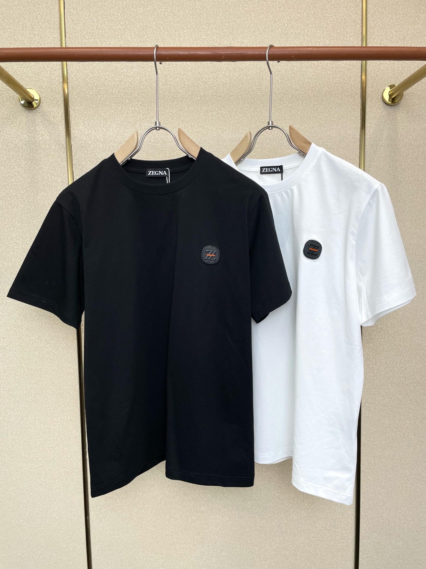 NO:757105,.ZEGNA Zegna exclusively supplies the new original men's casual short-sleeves, high-end customization, high-end version, fashionable and versatile imported fabrics, super soft and delicate to the touch, skin-friendly and comfortable to wear, high-end boutique, the upper body is exquisitely made by the OEM, a must-have item for men, complete with three standards, code number 46-54,,zegna,T-shirt,19860909.ZEGNA杰尼亚独家专供新款原单男士休闲短袖 高端定制 高端版本 时尚百搭爆款进口面料 手感超柔软细腻 穿着亲肤舒适 高端精品 代工厂精细做上身非常赞 男士必备单品 三标齐全 码数46-54,,zegna,T-shirt,,Men's clothing