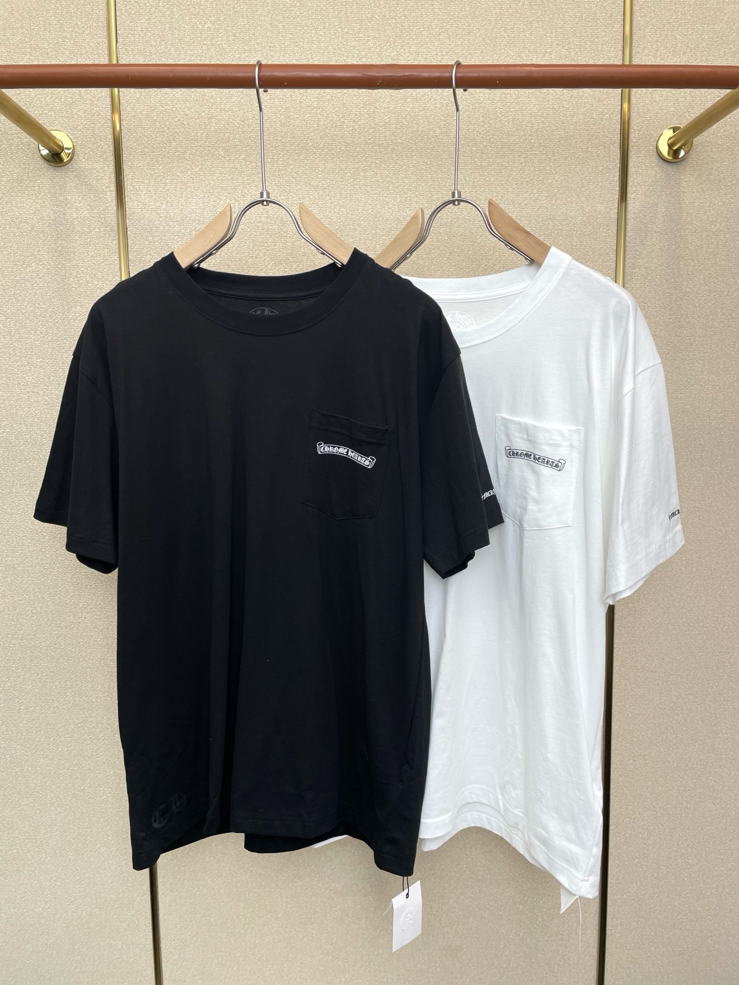 NO:757089,.Chrome hearts are exclusive to the new original men's casual short sleeves. High-end customization. High-end version. Fashionable and versatile imported fabrics. Super soft and delicate feel. Skin-friendly and comfortable to wear. High-end boutique. The upper body is exquisitely made by the factory. A must-have item for men. Three complete standards. Size S-XL,, chrome hearts, chrome hearts, T-shirt,19860909.Chrome hearts克罗心独家专供新款原单男士休闲短袖 高端定制 高端版本 时尚百搭爆款进口面料 手感超柔软细腻 穿着亲肤舒适 高端精品 代工厂精细做上身非常赞 男士必备单品 三标齐全 码数S-XL,,chrome hearts,chrome hearts,T-shirt,,Men's clothing