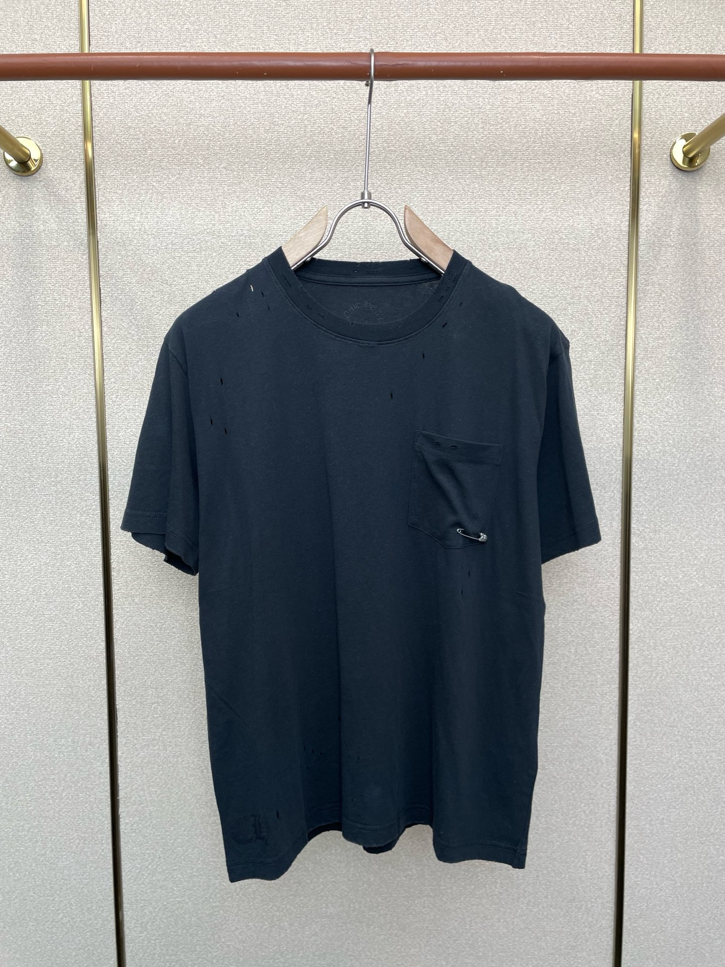 NO:757094,.Chrome hearts are exclusive to the new original men's casual short sleeves. High-end customization. High-end version. Fashionable and versatile imported fabrics. Super soft and delicate feel. Skin-friendly and comfortable to wear. High-end boutique. The upper body is exquisitely made by the factory. A must-have item for men. Three complete standards. Size S-XL,, chrome hearts, chrome hearts, T-shirt,19860909.Chrome hearts克罗心独家专供新款原单男士休闲短袖 高端定制 高端版本 时尚百搭爆款进口面料 手感超柔软细腻 穿着亲肤舒适 高端精品 代工厂精细做上身非常赞 男士必备单品 三标齐全 码数S-XL,,chrome hearts,chrome hearts,T-shirt,,Men's clothing