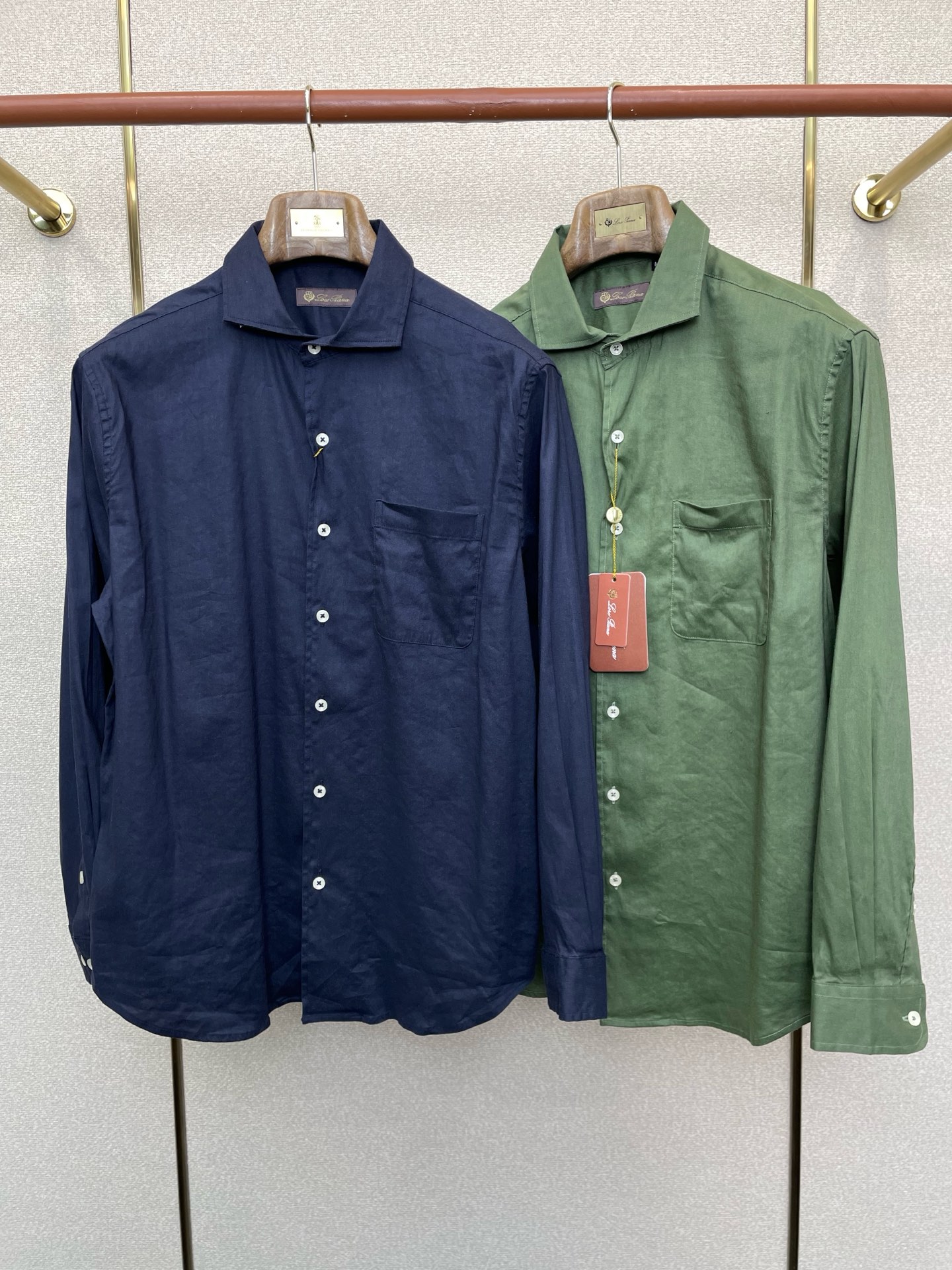 NO:757128,.LP-Loro Piana exclusively supplies new original men's casual shirts. High-end customized high-version fashionable and versatile original imported fabrics. Collar and hem. Super soft and delicate feel. Skin-friendly and comfortable to wear. High-end boutique. The upper body is finely made by the factory. It is a must-have item for men. Three standards are complete. Sizes M-4XL, loro piana, loro piana, shirts,19860909.LP-Loro Piana诺悠翩雅独家专供新款原单男士休闲衬衫 高端定制 高版本 时尚百搭爆款原版进口面料 领口衣摆 手感超柔软细腻 穿着亲肤舒适 高端精品 代工厂精细做上身非常赞 男士必备单品 三标齐全 尺码M-4XL,,loro piana,loro piana,shirts,,Men's clothing