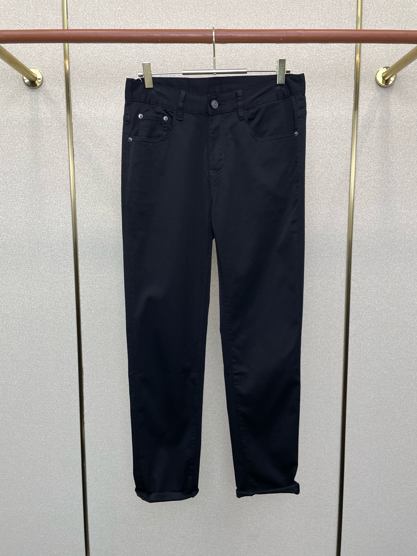 NO:757051,.Dior exclusive new casual pants high-end version!  Custom-made fabrics at the counter are highly breathable and comfortable, with impeccable details and brand element design concepts, reflecting high quality. It feels delicate and soft!  It presents a casual cut and the upper body shape is awesome!  Code number 29-40,,dior,dior,19860909.Dior迪奥独家专供新款休闲裤 高端版本！专柜定制面料 透气舒适度高,细节无可挑剔,品牌元素设计理念,体现高品质.手感细腻柔软！呈现休闲裁剪,上身版型超赞！码数29-40,,dior,dior,,Men's clothing