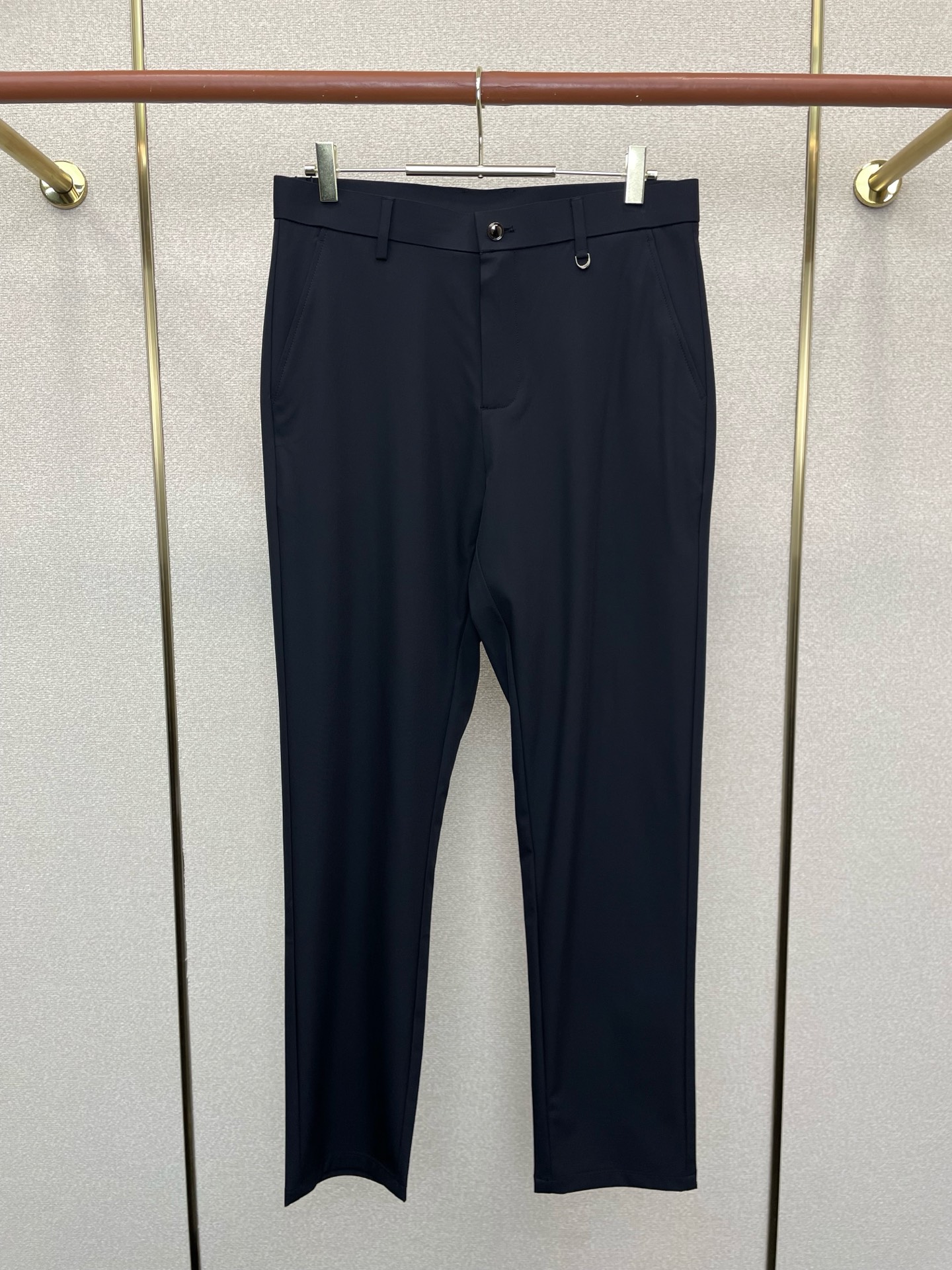 NO:759826,.Burberry exclusively supplies new original men's casual trousers, high-end customization, high-end version, fashionable and versatile imported fabrics, super soft and delicate to the touch, skin-friendly and comfortable to wear, high-end boutique, the upper body is exquisitely made by the factory, a must-have item for men, complete with three standards, yardage 30-38,, burberry, burberry,19860909.Burberry巴宝莉独家专供新款原单男士休闲西裤 高端定制 高端版本 时尚百搭爆款进口面料 手感超柔软细腻 穿着亲肤舒适 高端精品 代工厂精细做上身非常赞 男士必备单品 三标齐全 码数30-38,,burberry,burberry,,Men's clothing