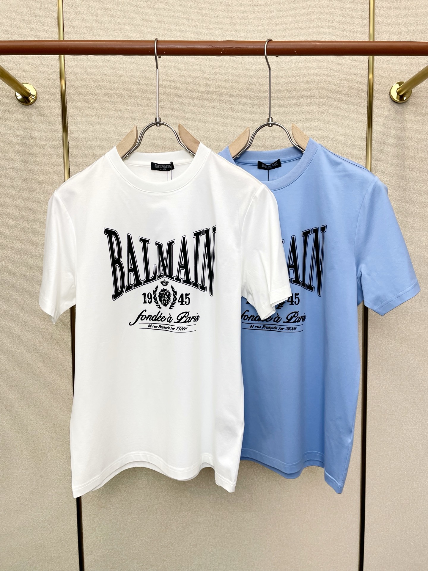 NO:759951,.BALMAIN exclusively supplies new original men's casual short sleeves. High-end customization. High-end version. Fashionable and versatile imported fabrics. Super soft and delicate feel. Skin-friendly and comfortable to wear. High-end boutique. The upper body is exquisitely made by the factory. A must-have item for men. Three complete standards. Size M-3XL,, balmain, balmain, T-shirt,19860909.BALMAIN巴尔曼独家专供新款原单男士休闲短袖 高端定制 高端版本 时尚百搭爆款进口面料 手感超柔软细腻 穿着亲肤舒适 高端精品 代工厂精细做上身非常赞 男士必备单品 三标齐全 码数M-3XL,,balmain,balmain,T-shirt,,Men's clothing