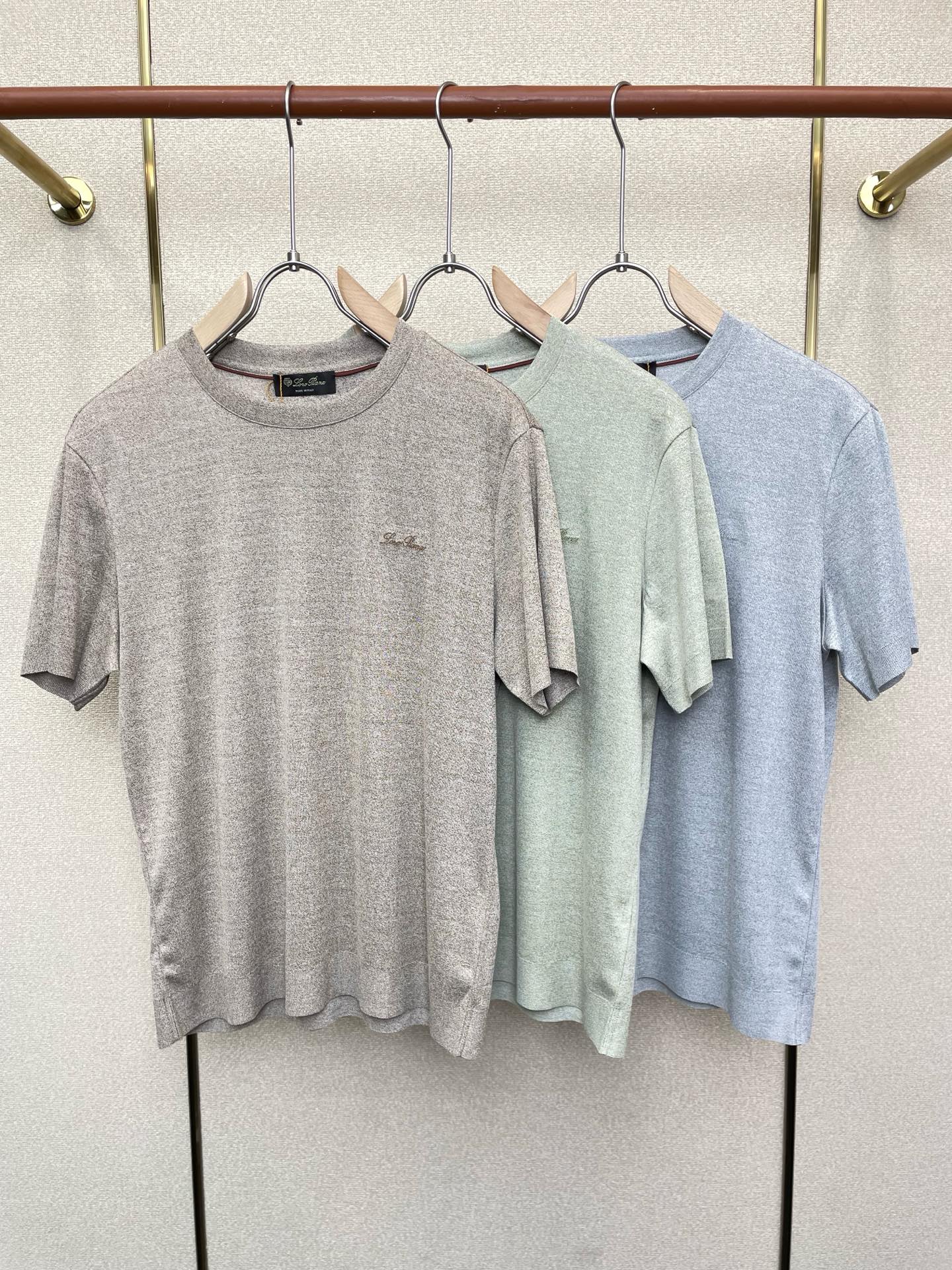 NO:759919,.LP-Loro Piana exclusively supplies new original men's casual short-sleeves, high-end customization, high-end version, fashionable and versatile imported fabrics, super soft and delicate to the touch, skin-friendly and comfortable to wear, high-end boutique, the upper body is exquisitely made by the factory, a must-have item for men, complete with three standards, code number 48-56,, loro piana, loro piana, T-shirt,19860909.LP-Loro Piana诺悠翩雅独家专供新款原单男士休闲短袖 高端定制 高端版本 时尚百搭爆款进口面料 手感超柔软细腻 穿着亲肤舒适 高端精品 代工厂精细做上身非常赞 男士必备单品 三标齐全 码数48-56,,loro piana,loro piana,T-shirt,,Men's clothing