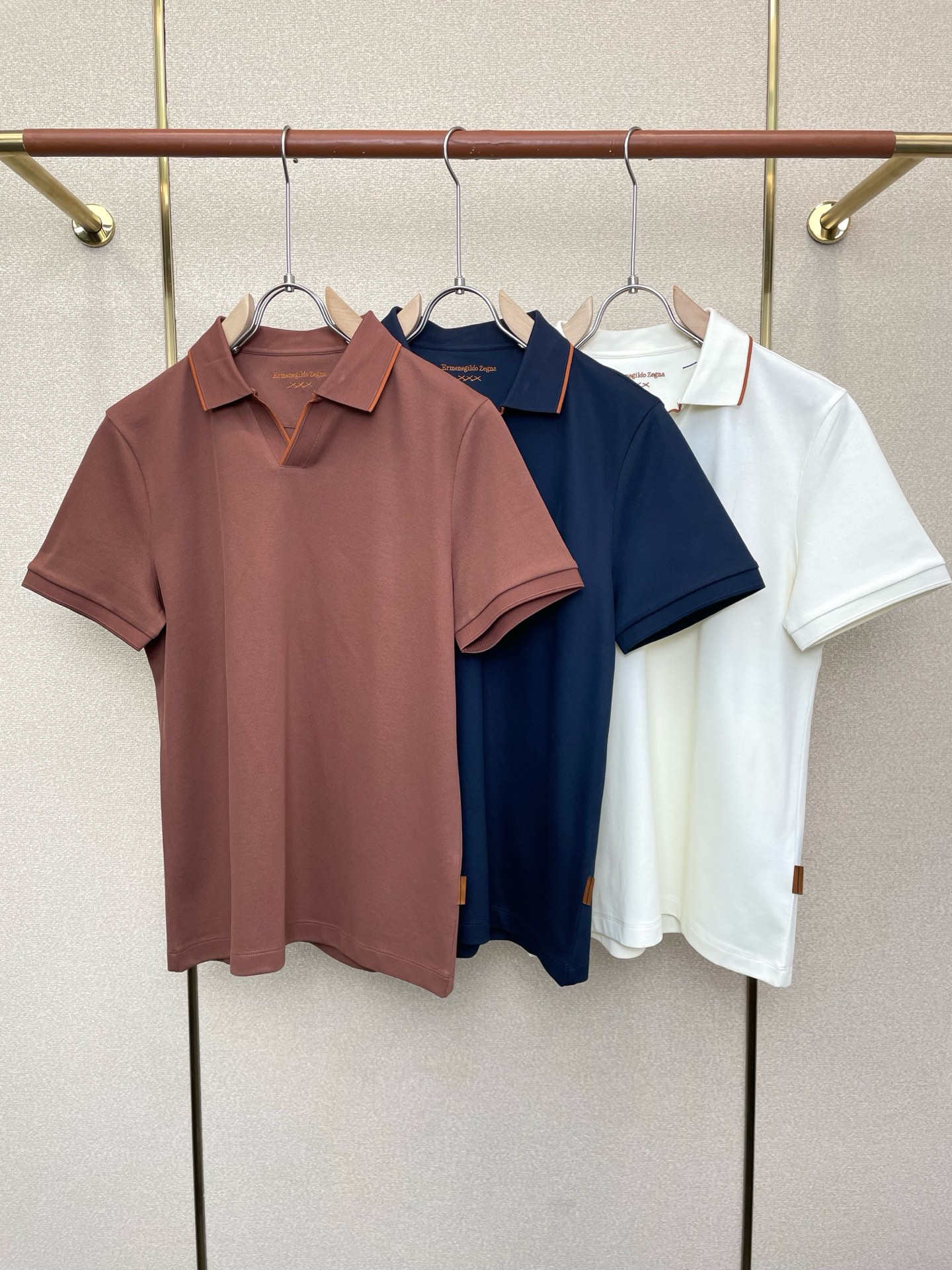 NO:759926,.ZEGNA Zegna exclusively supplies the new original men's casual short-sleeves, high-end customization, high-end version, fashionable and versatile imported fabrics, super soft and delicate to the touch, skin-friendly and comfortable to wear, high-end boutique, the upper body is exquisitely made by the factory, a must-have item for men, complete with three standards, size M-3XL,,zegna,T-shirt,19860909.ZEGNA杰尼亚独家专供新款原单男士休闲短袖 高端定制 高端版本 时尚百搭爆款进口面料 手感超柔软细腻 穿着亲肤舒适 高端精品 代工厂精细做上身非常赞 男士必备单品 三标齐全 码数M-3XL,,zegna,T-shirt,,Men's clothing