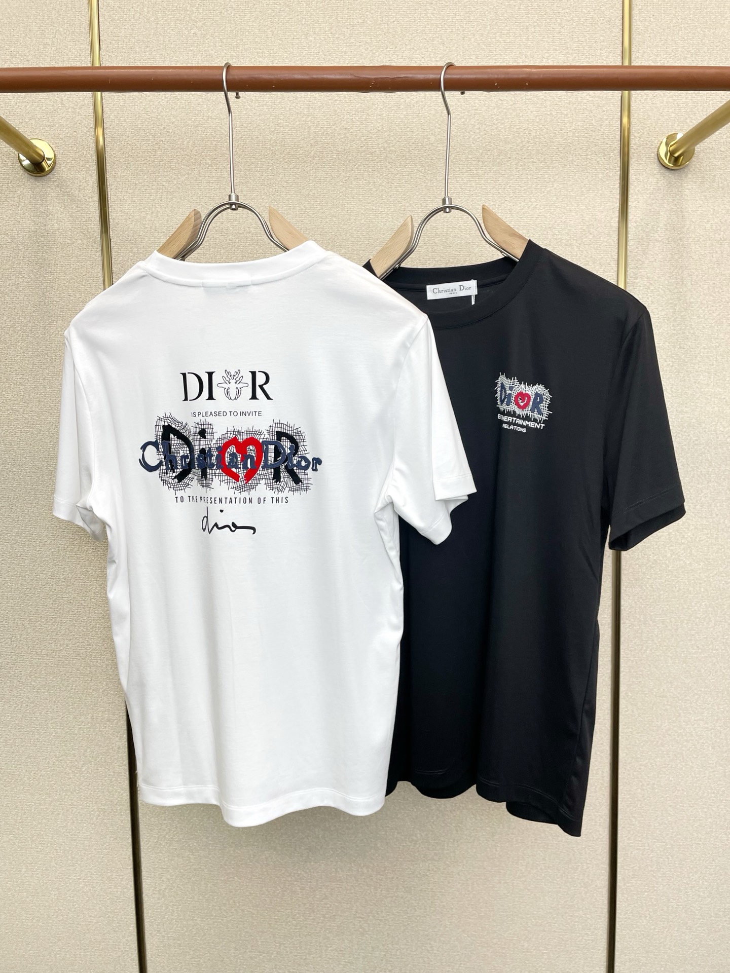 。Dior迪奥💥砸锅卖铁都要上的新款新款原单男士休闲短袖 高端定制 高端版本 时尚百搭爆款⚠️⚠️✨✨进