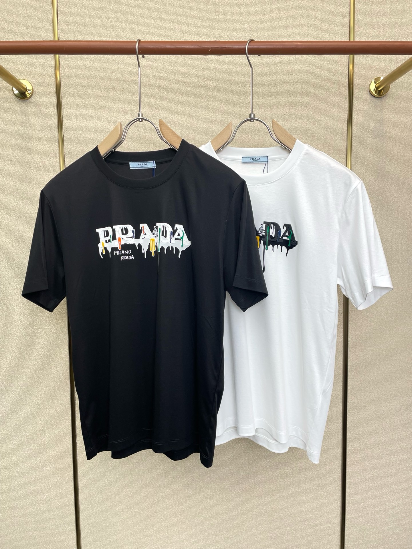 。Prada普拉达💥砸锅卖铁都要上的新款新款原单男士休闲短袖 高端定制 高端版本 时尚百搭爆款⚠️⚠️✨