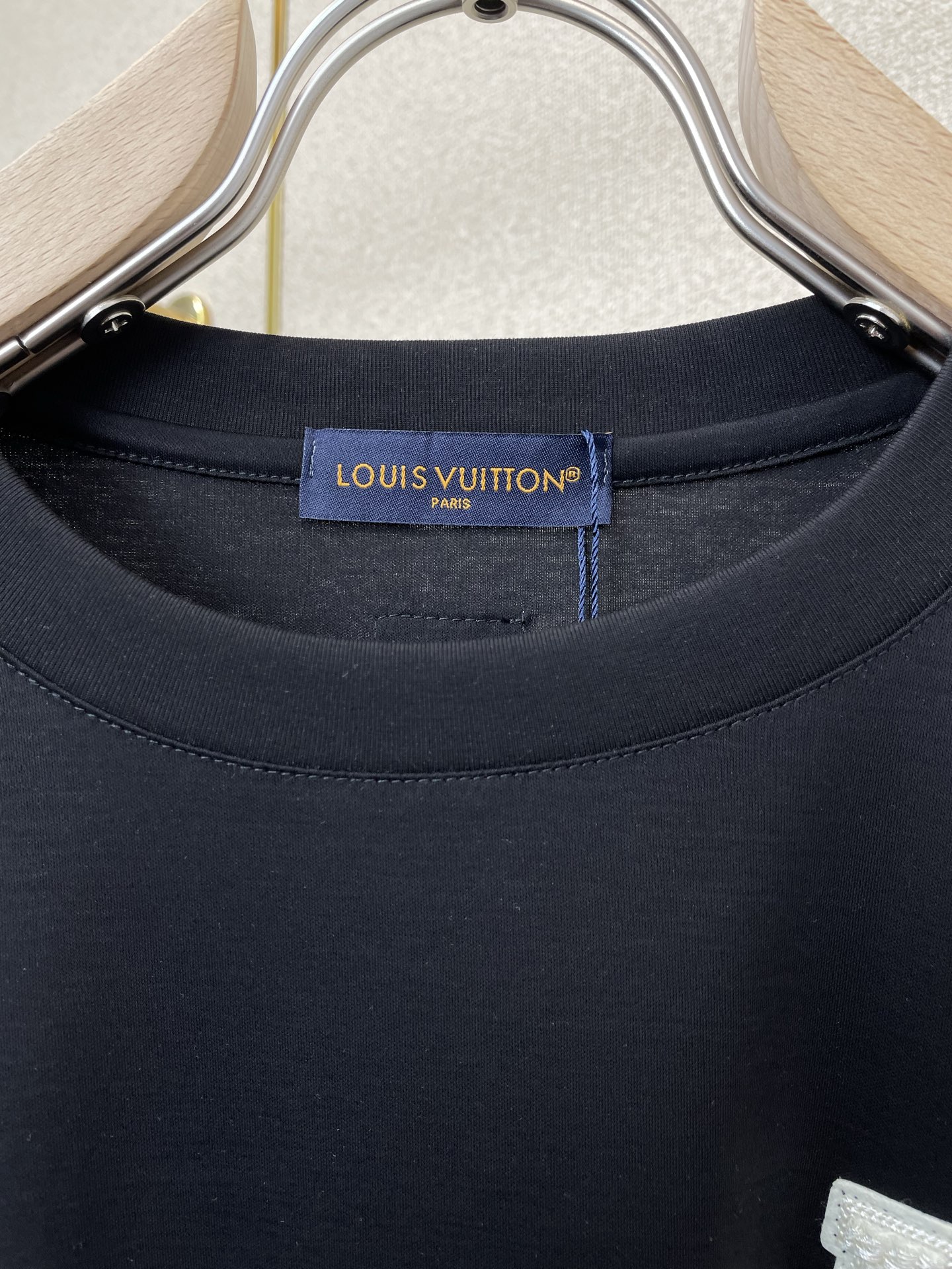 。Louis Vuitton路易威登💥砸锅卖铁都要上的新款新款原单男士休闲短袖 高端定制 高端版本 时尚