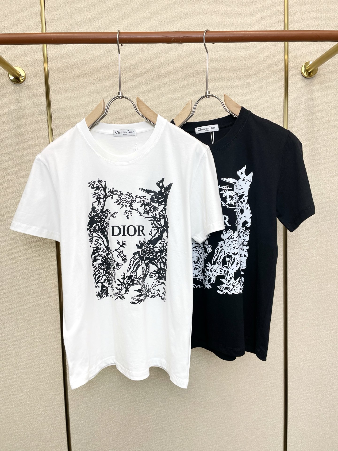 。Dior迪奥💥砸锅卖铁都要上的新款新款原单男士休闲短袖 高端定制 高端版本 时尚百搭爆款⚠️⚠️✨✨进