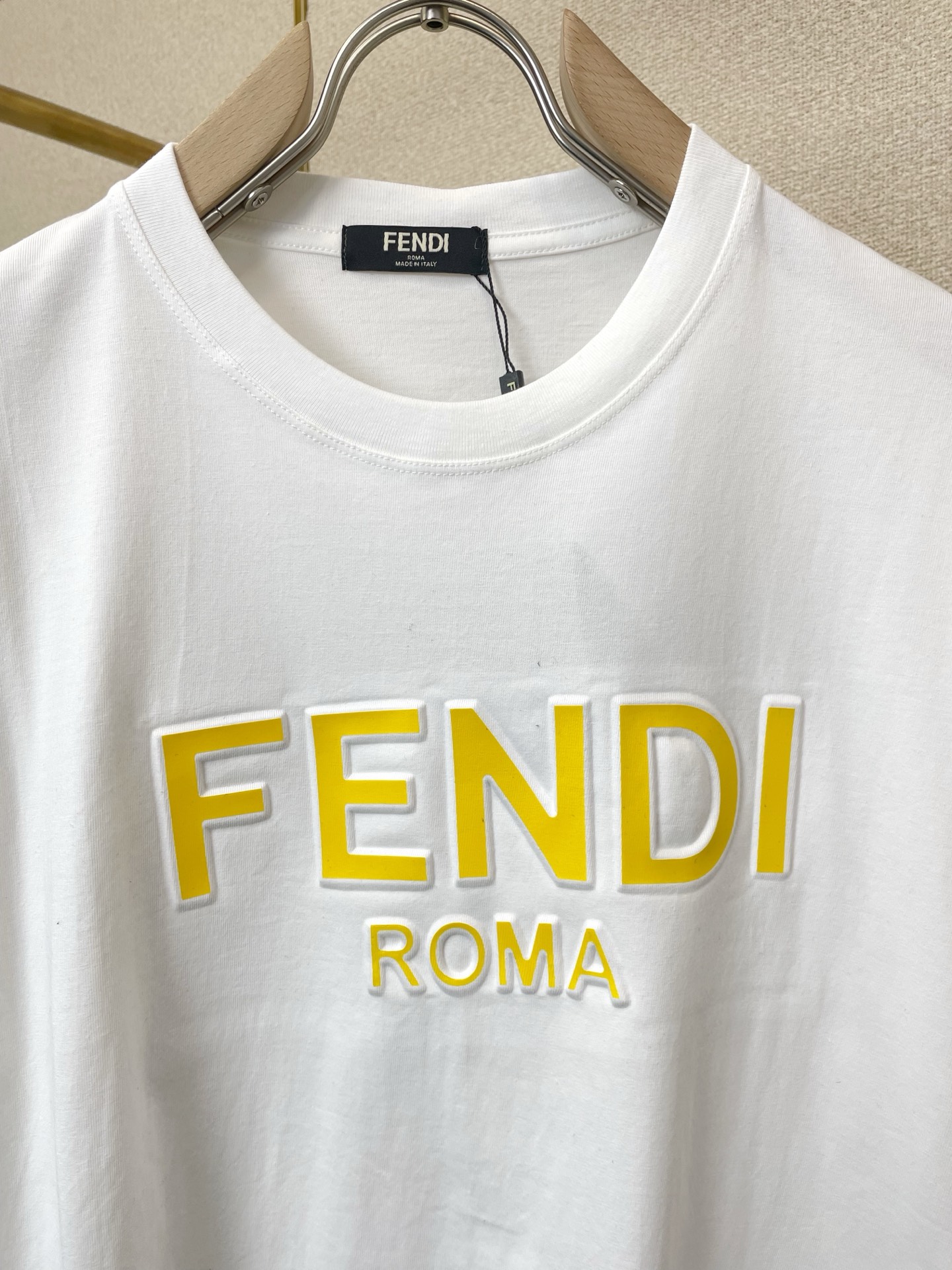 。FENDI芬迪💥砸锅卖铁都要上的新款新款原单男士休闲短袖 高端定制 高端版本 时尚百搭爆款⚠️⚠️✨✨