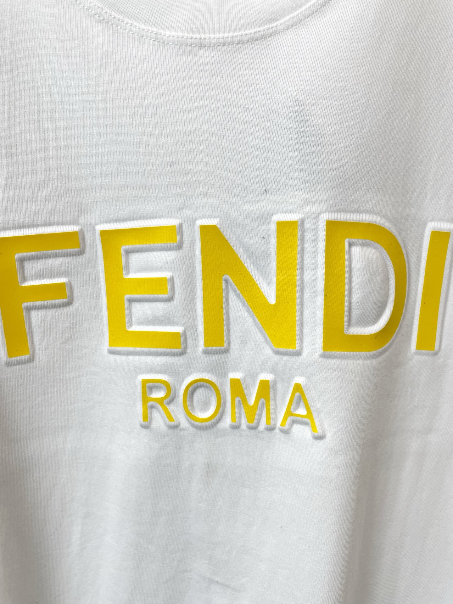 。FENDI芬迪💥砸锅卖铁都要上的新款新款原单男士休闲短袖 高端定制 高端版本 时尚百搭爆款⚠️⚠️✨✨