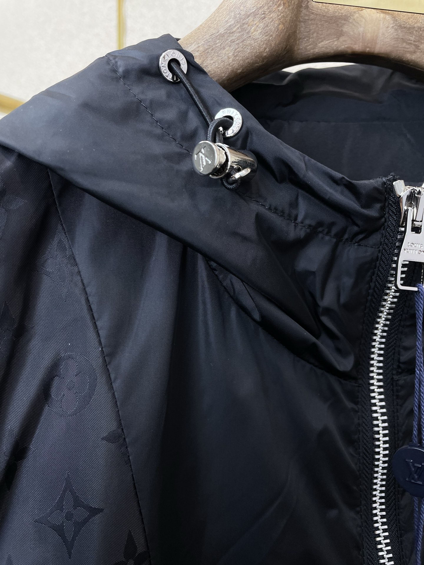 。Louis Vuitton路易威登💥砸锅卖铁都要上的新款新款原单男士休闲连帽夹克外套 高端定制 高端版