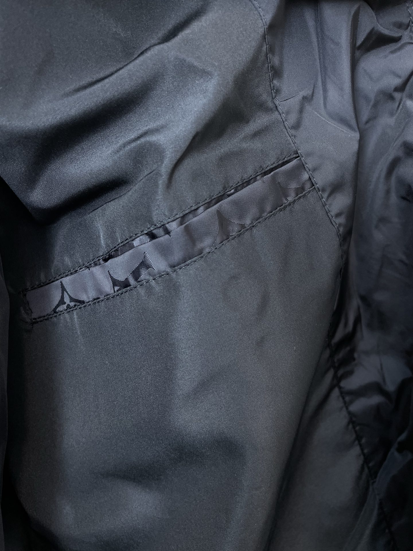 。Louis Vuitton路易威登💥砸锅卖铁都要上的新款新款原单男士休闲连帽夹克外套 高端定制 高端版