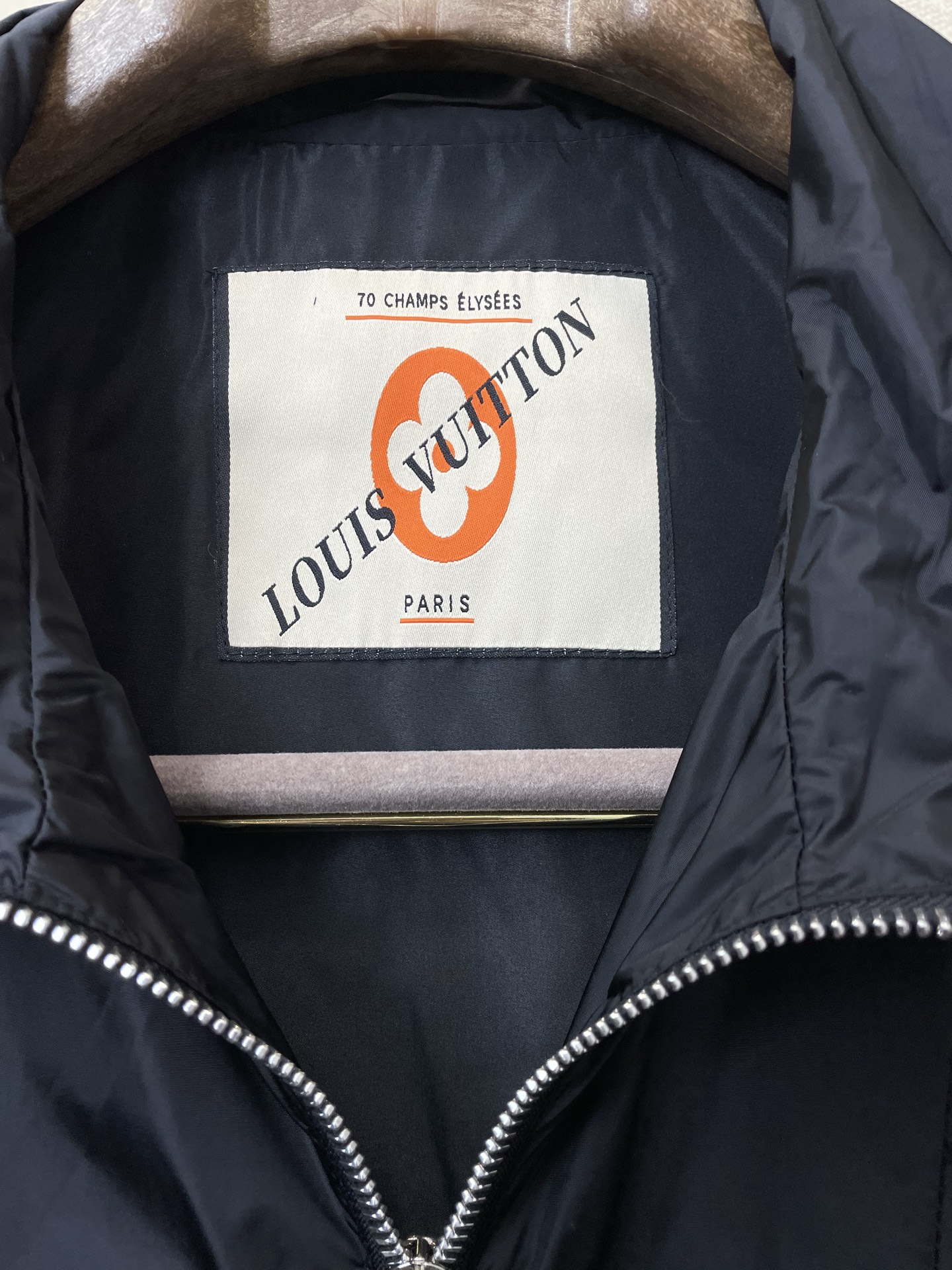 。Louis Vuitton路易威登💥砸锅卖铁都要上的新款新款原单男士休闲连帽夹克外套 高端定制 高端版