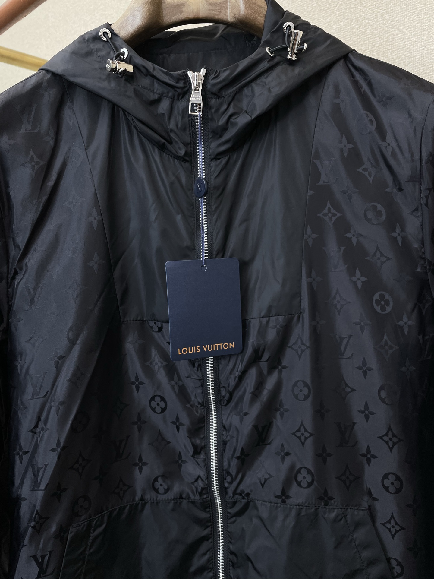 。Louis Vuitton路易威登💥砸锅卖铁都要上的新款新款原单男士休闲连帽夹克外套 高端定制 高端版