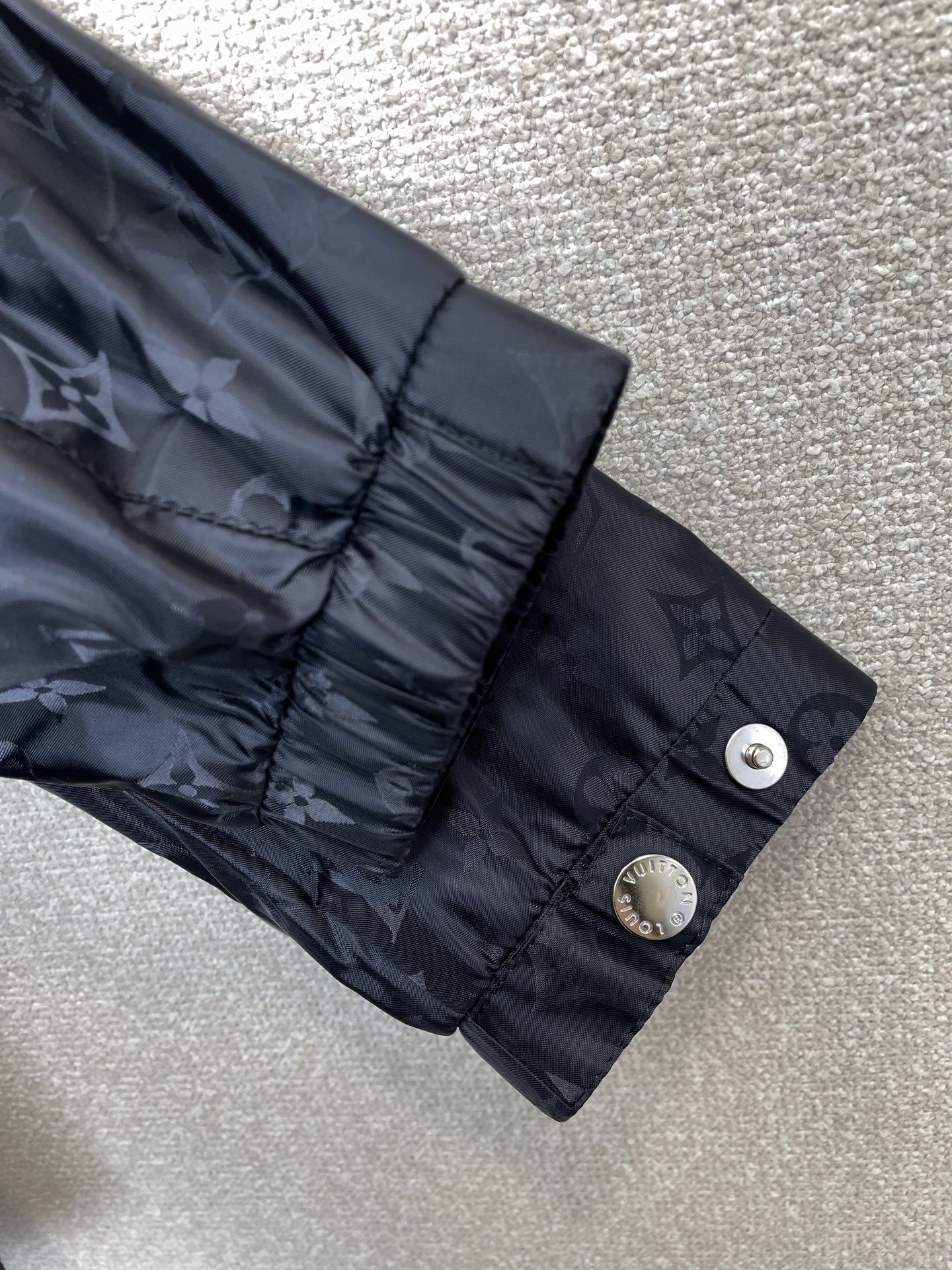 。Louis Vuitton路易威登💥砸锅卖铁都要上的新款新款原单男士休闲连帽夹克外套 高端定制 高端版