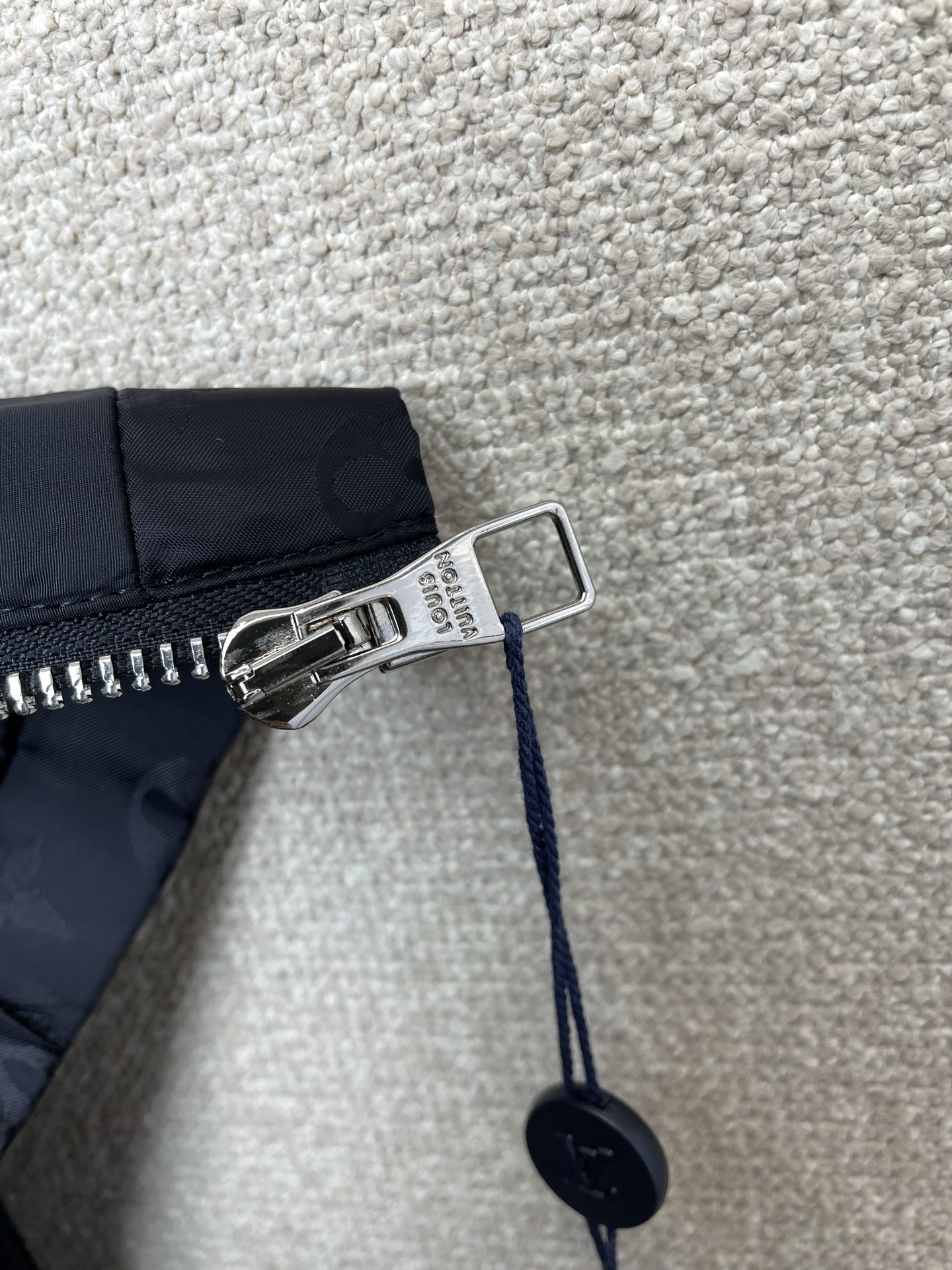 。Louis Vuitton路易威登💥砸锅卖铁都要上的新款新款原单男士休闲连帽夹克外套 高端定制 高端版