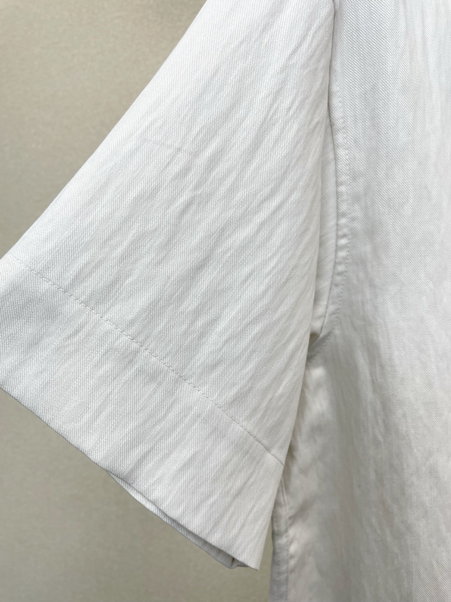 /套。Prada普拉达💥砸锅卖铁都要上的新款新款专柜同款短袖按扣套装，高级感满满！细节精致高档，做工无可