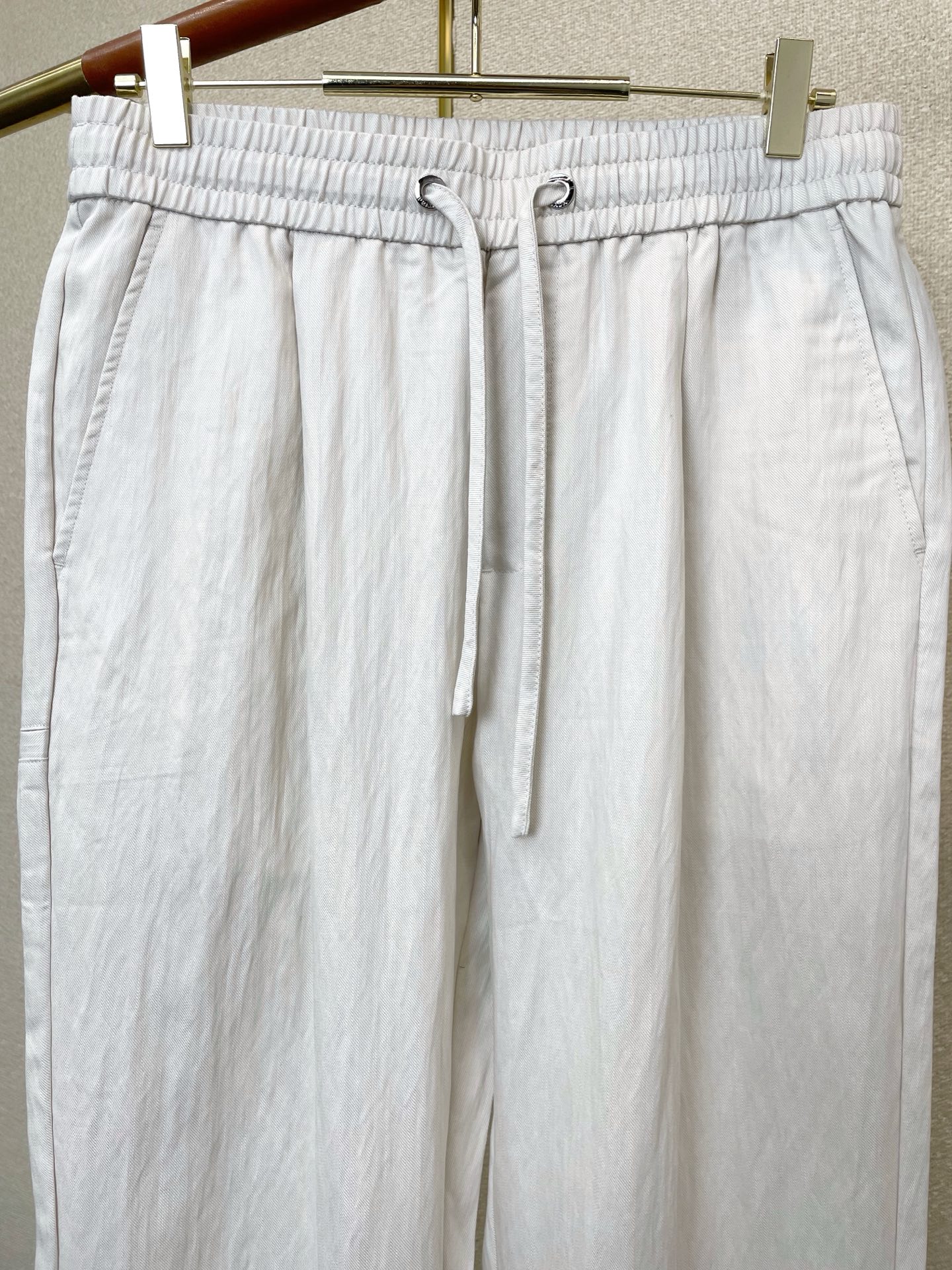 /套。Prada普拉达💥砸锅卖铁都要上的新款新款专柜同款短袖按扣套装，高级感满满！细节精致高档，做工无可