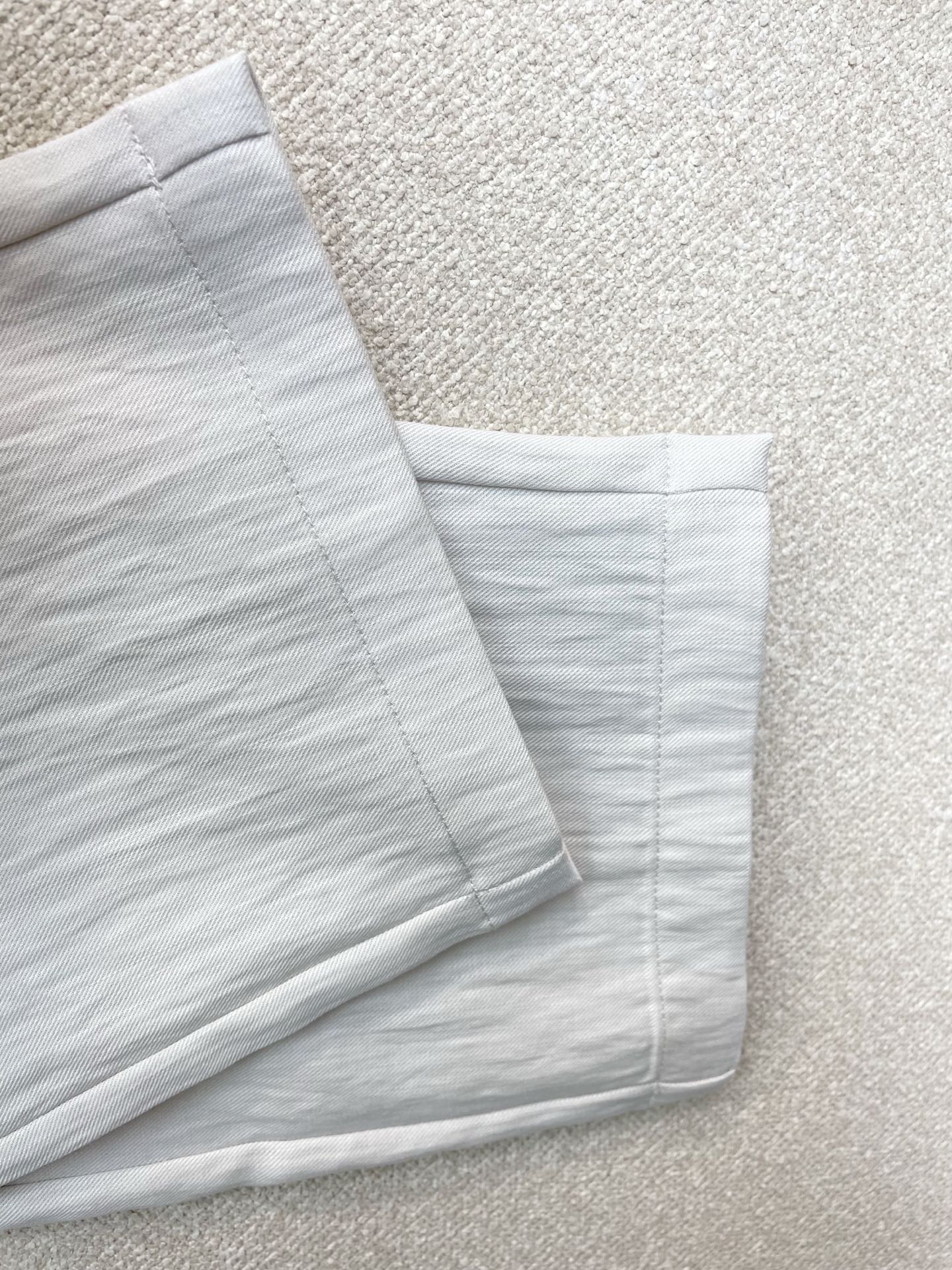 /套。Prada普拉达💥砸锅卖铁都要上的新款新款专柜同款短袖按扣套装，高级感满满！细节精致高档，做工无可