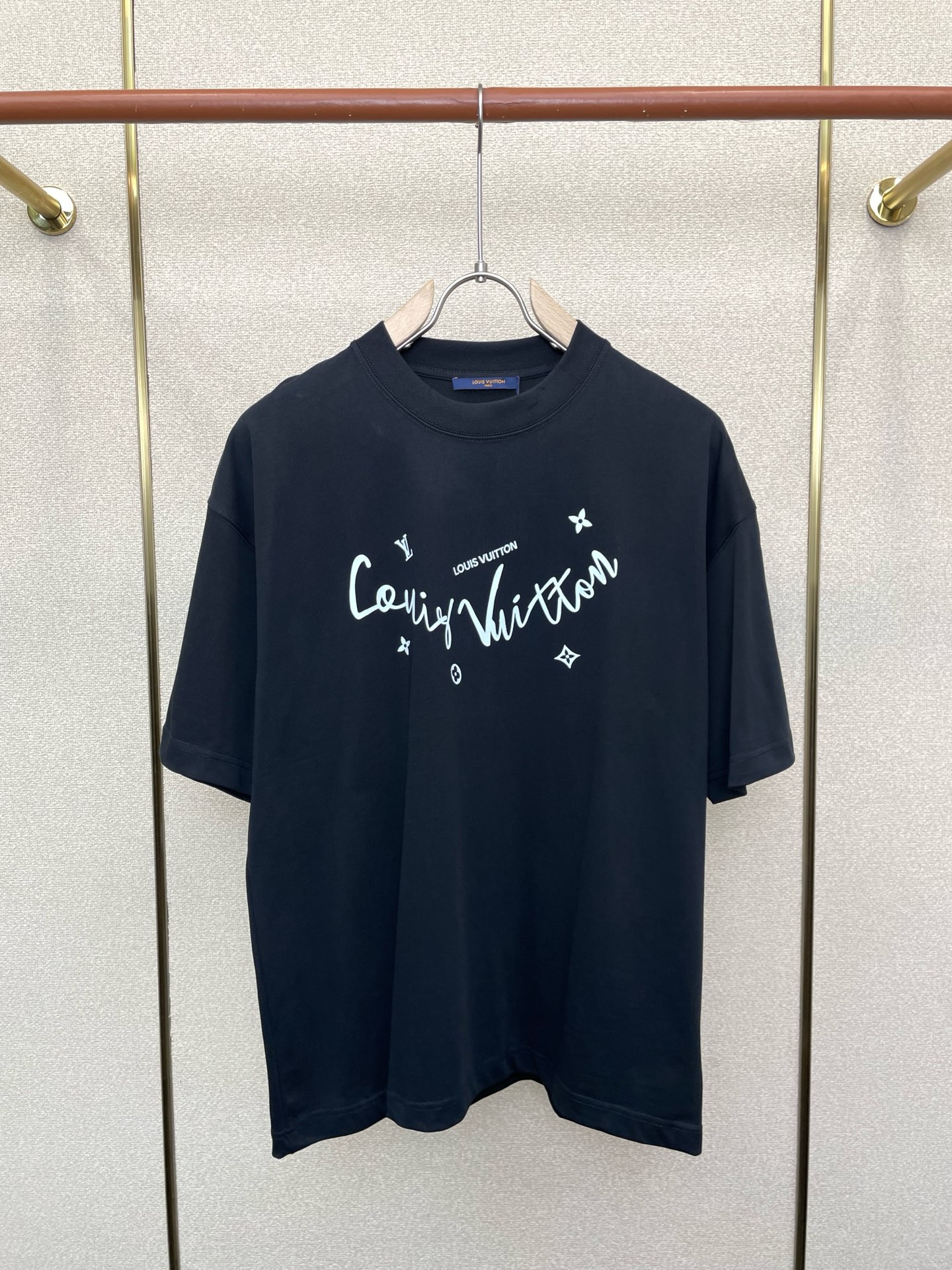 。Louis Vuitton路易威登💥砸锅卖铁都要上的新款新款原单男士休闲短袖 高端定制 高端版本 时尚
