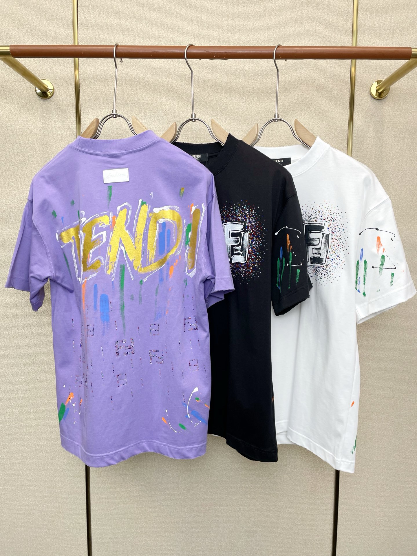 。FENDI芬迪💥砸锅卖铁都要上的新款新款原单男士休闲短袖 高端定制 高端版本 时尚百搭爆款⚠️⚠️✨✨