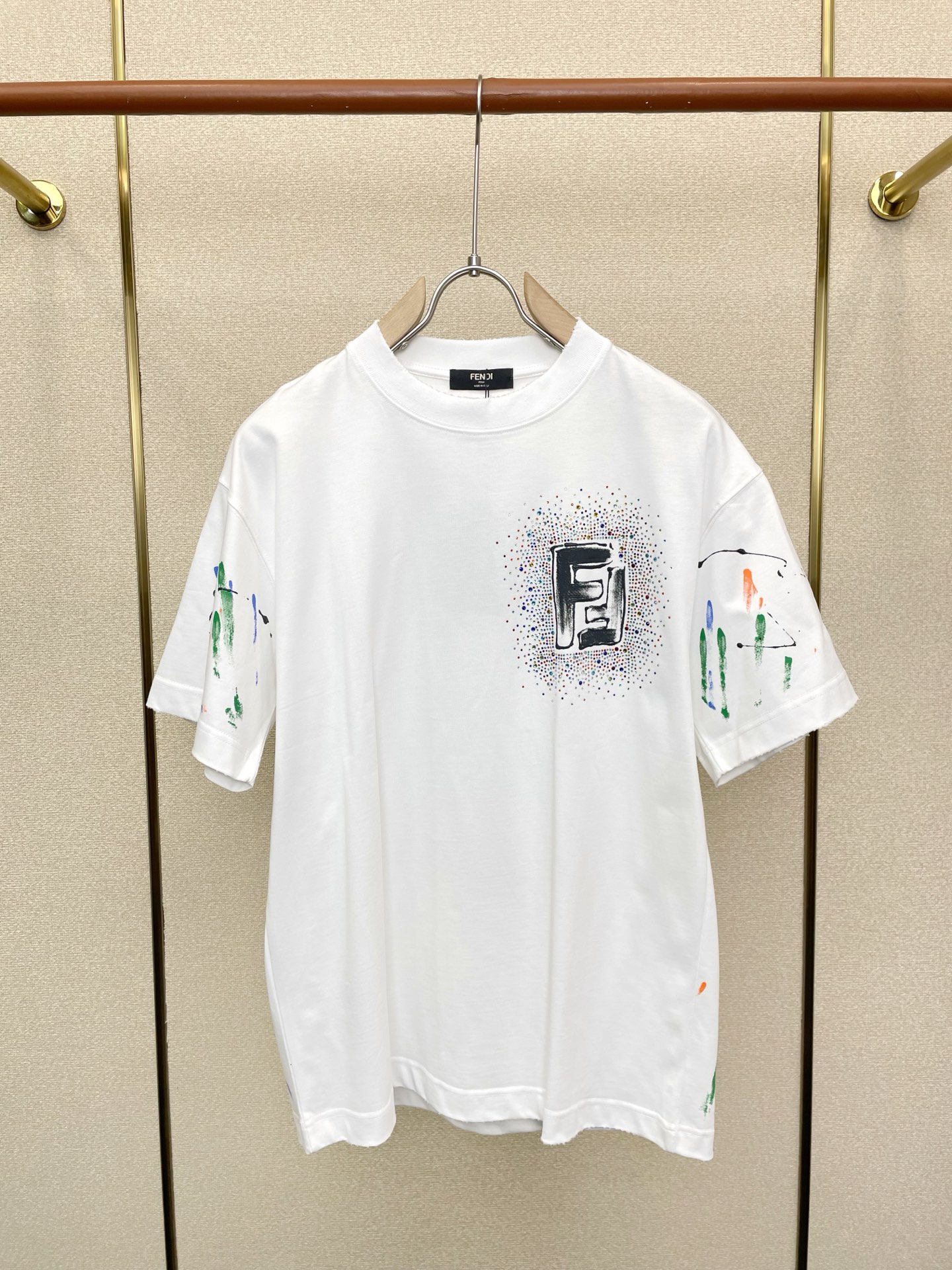 。FENDI芬迪💥砸锅卖铁都要上的新款新款原单男士休闲短袖 高端定制 高端版本 时尚百搭爆款⚠️⚠️✨✨