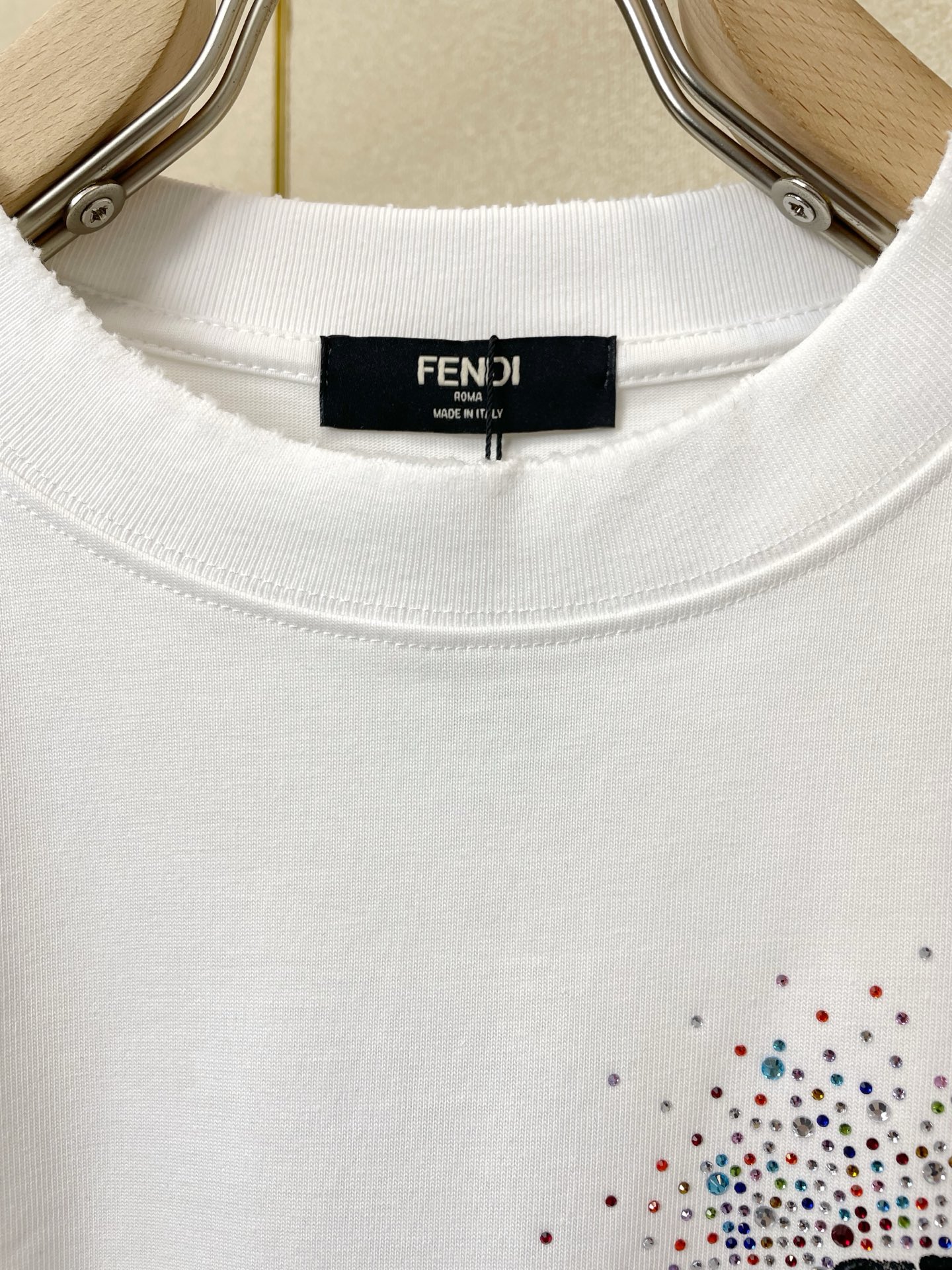 。FENDI芬迪💥砸锅卖铁都要上的新款新款原单男士休闲短袖 高端定制 高端版本 时尚百搭爆款⚠️⚠️✨✨