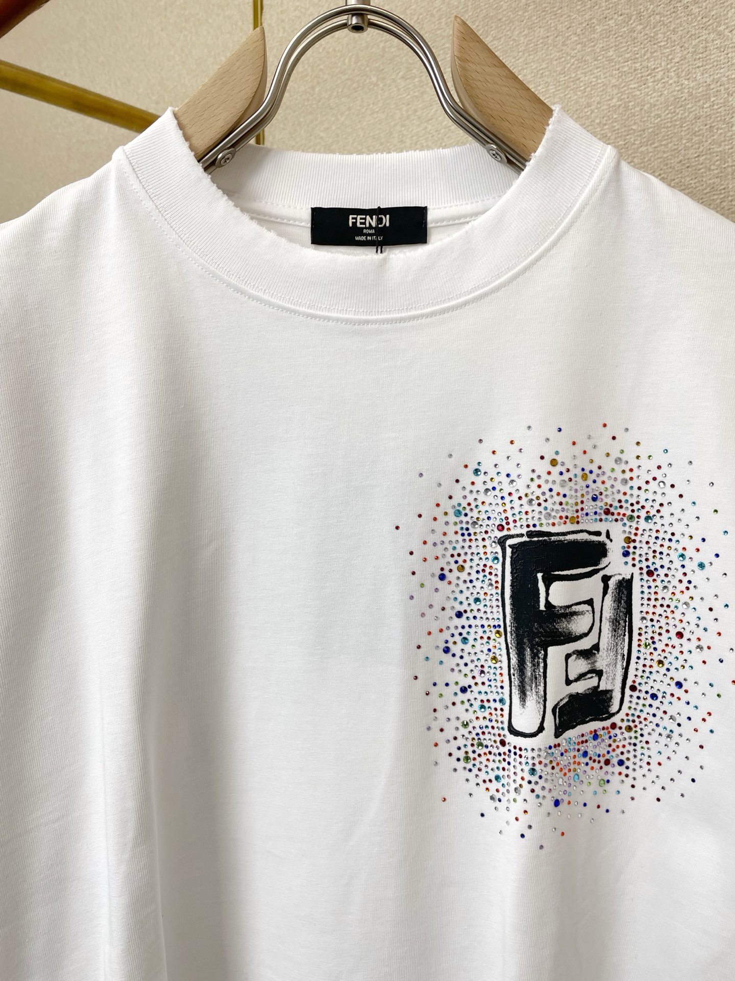 。FENDI芬迪💥砸锅卖铁都要上的新款新款原单男士休闲短袖 高端定制 高端版本 时尚百搭爆款⚠️⚠️✨✨