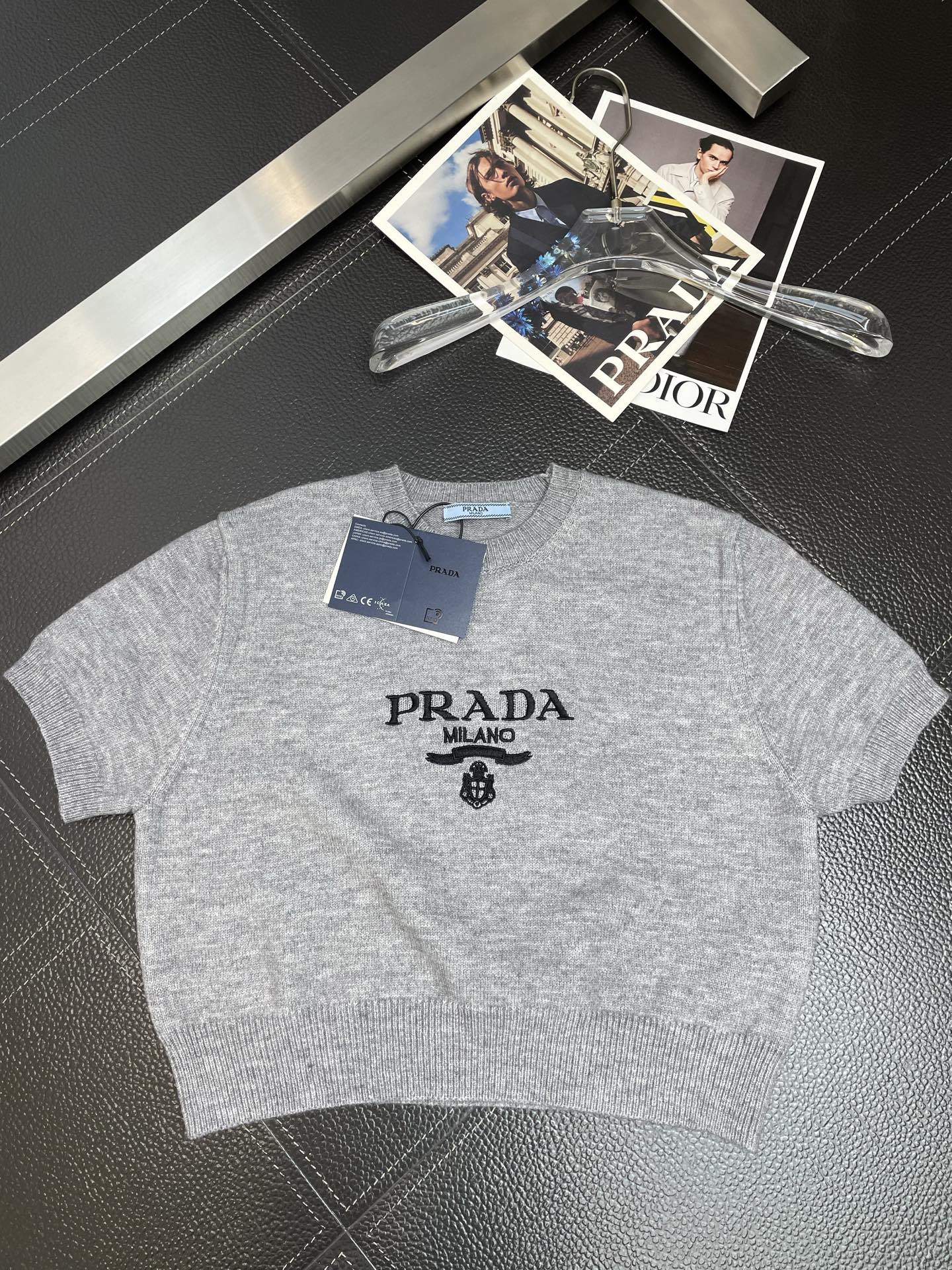 。FENDI芬迪💥女装短袖👚砸锅卖铁都要上的新款新款原单女士休闲针织提花短袖 高端定制 高版本 时尚百搭