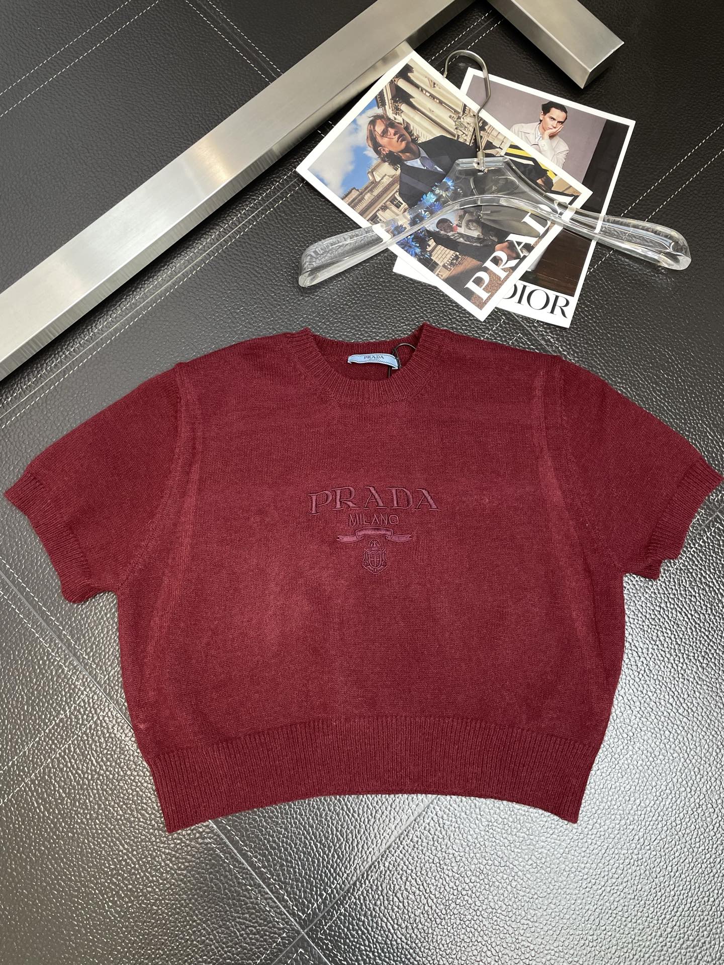 。FENDI芬迪💥女装短袖👚砸锅卖铁都要上的新款新款原单女士休闲针织提花短袖 高端定制 高版本 时尚百搭