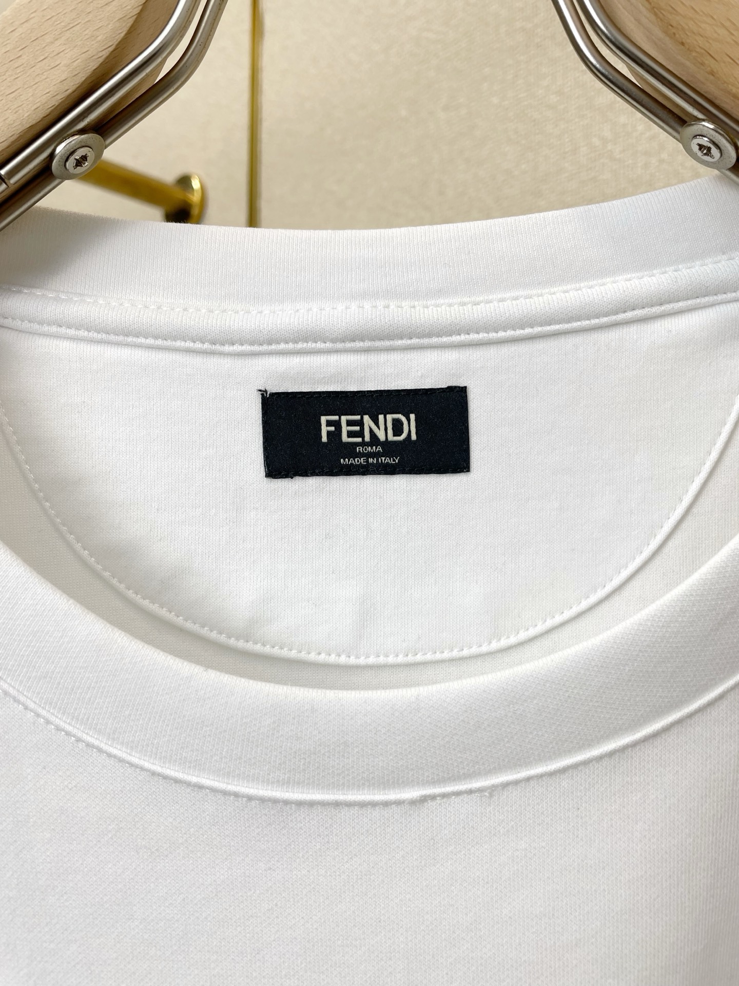 。FENDI芬迪💥砸锅卖铁都要上的新款新款原单男士休闲短袖 高端定制 高版本 时尚百搭爆款⚠️⚠️✨✨进