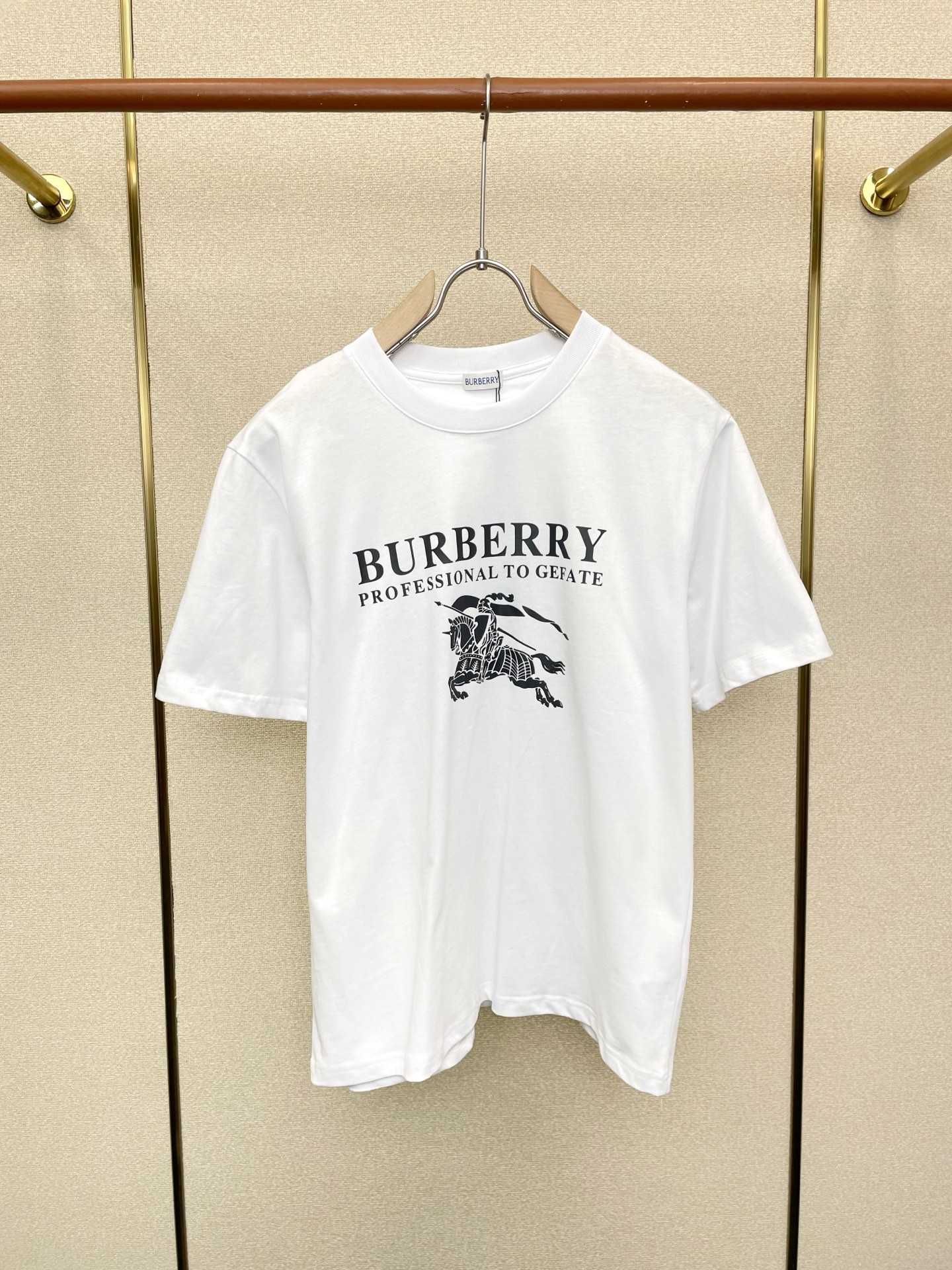 。Burberry巴宝莉💥砸锅卖铁都要上的新款新款男士休闲短袖 高端定制 高端版本 时尚百搭爆款⚠️⚠️