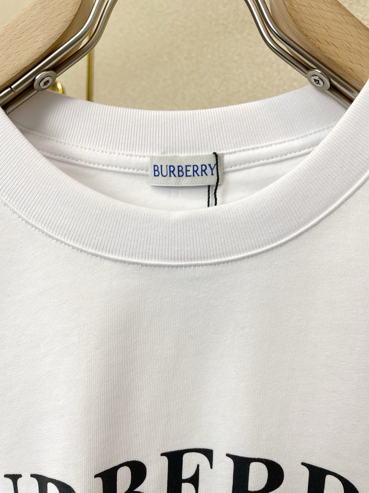 。Burberry巴宝莉💥砸锅卖铁都要上的新款新款男士休闲短袖 高端定制 高端版本 时尚百搭爆款⚠️⚠️