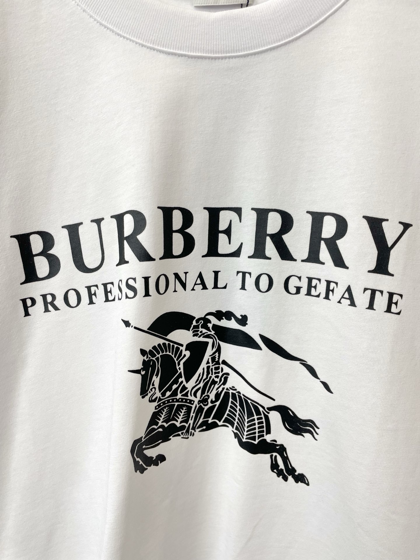 。Burberry巴宝莉💥砸锅卖铁都要上的新款新款男士休闲短袖 高端定制 高端版本 时尚百搭爆款⚠️⚠️