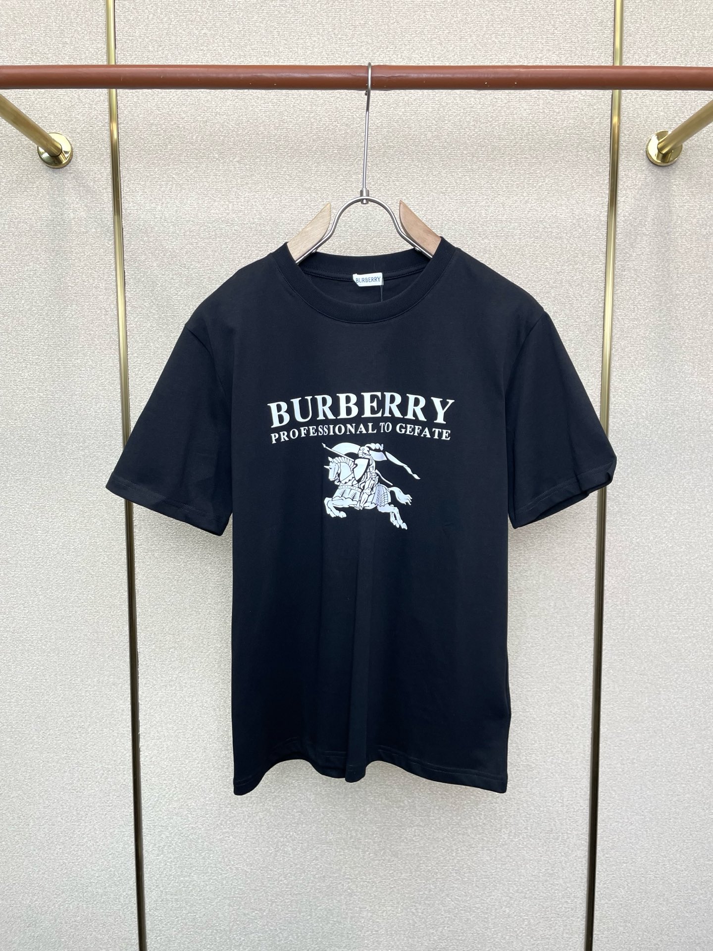 。Burberry巴宝莉💥砸锅卖铁都要上的新款新款男士休闲短袖 高端定制 高端版本 时尚百搭爆款⚠️⚠️
