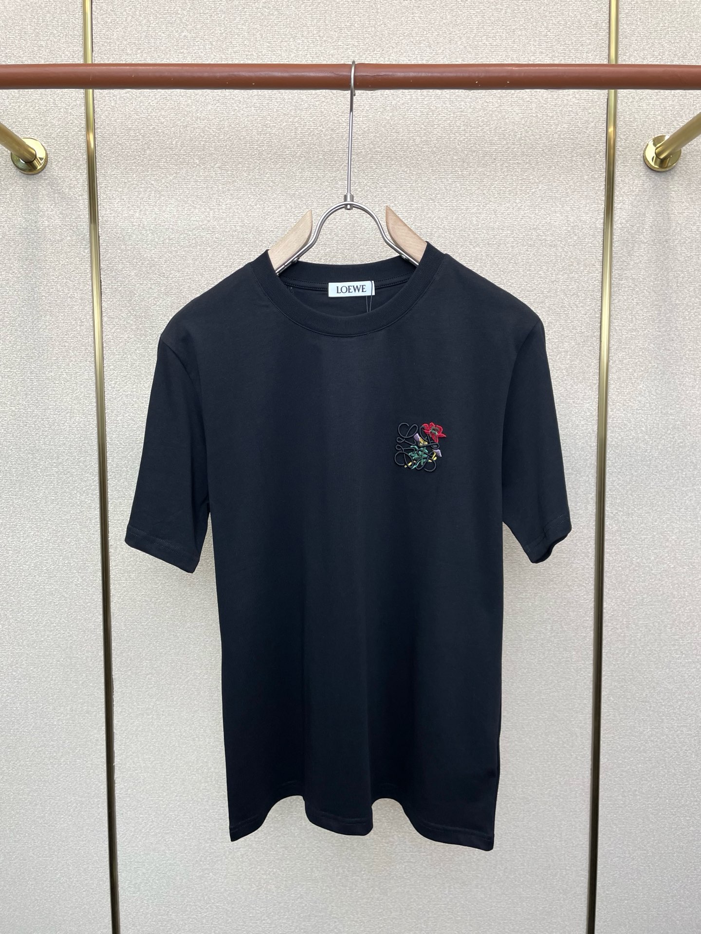 。LOEWE罗意威💥砸锅卖铁都要上的新款新款男士休闲短袖 高端定制 高端版本 时尚百搭爆款⚠️⚠️✨✨进