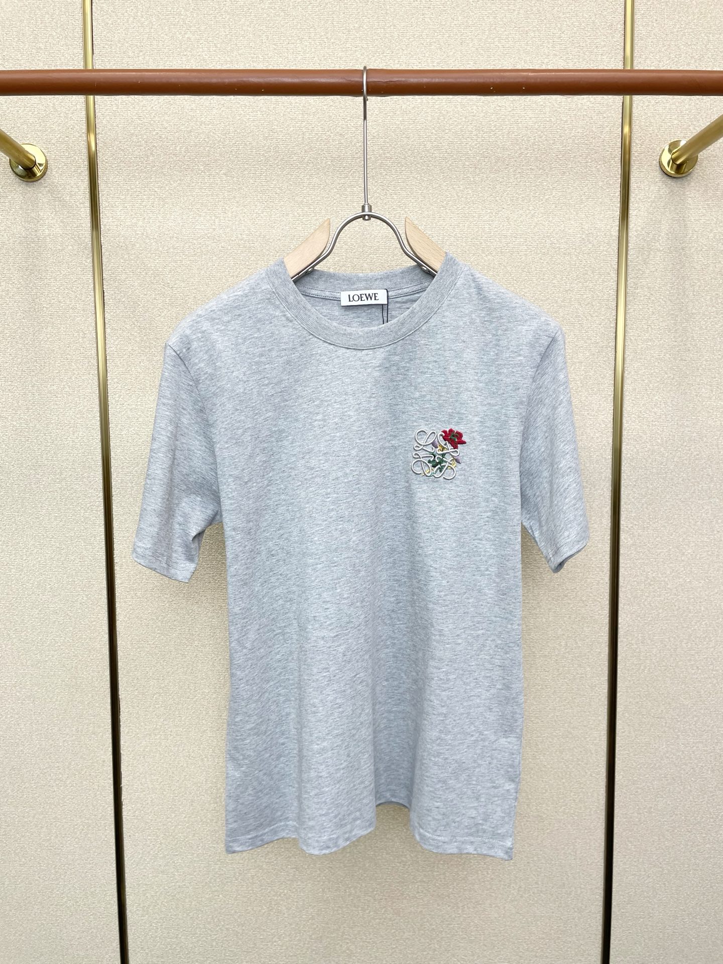 。LOEWE罗意威💥砸锅卖铁都要上的新款新款男士休闲短袖 高端定制 高端版本 时尚百搭爆款⚠️⚠️✨✨进