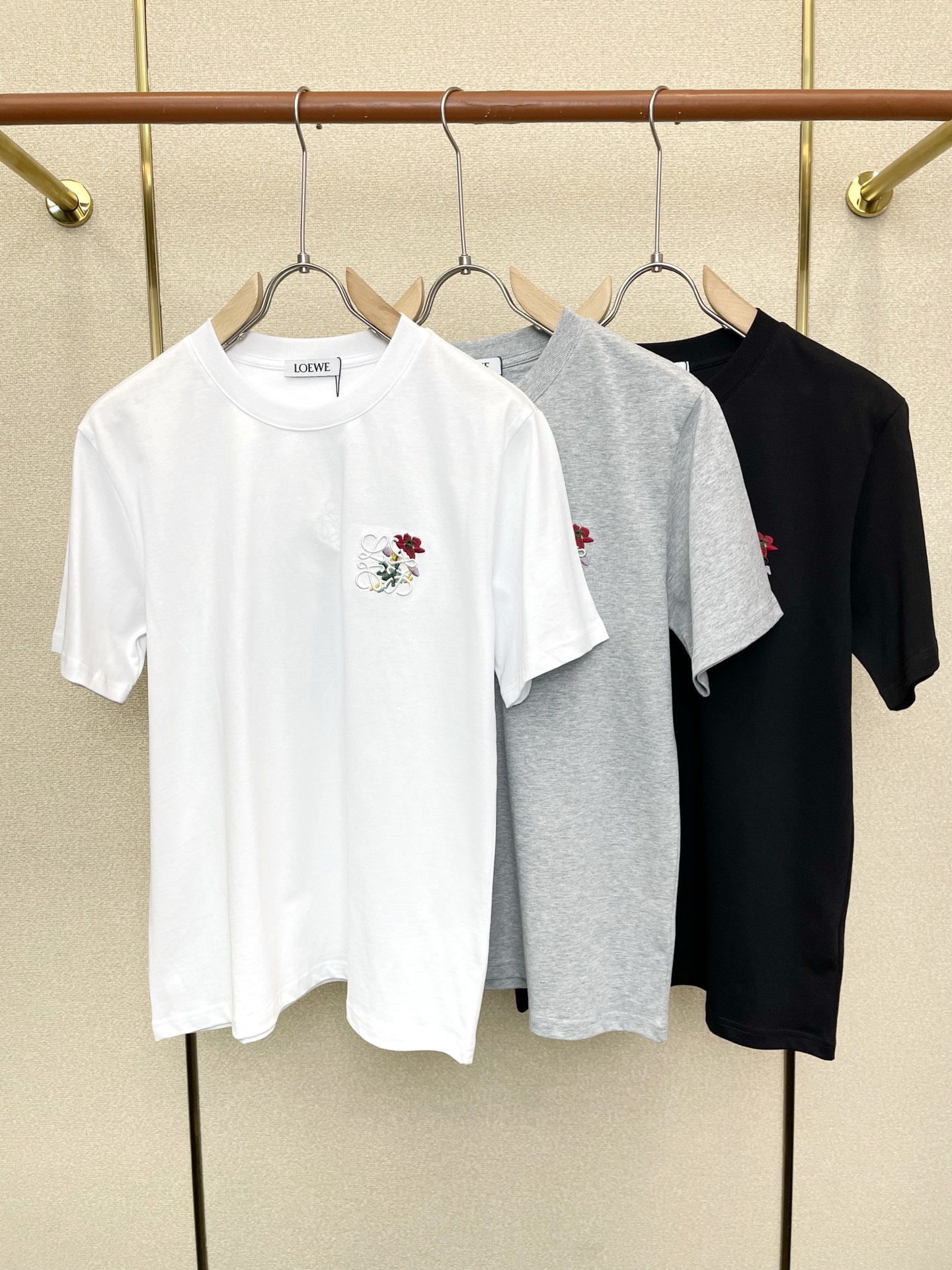 。LOEWE罗意威💥砸锅卖铁都要上的新款新款男士休闲短袖 高端定制 高端版本 时尚百搭爆款⚠️⚠️✨✨进