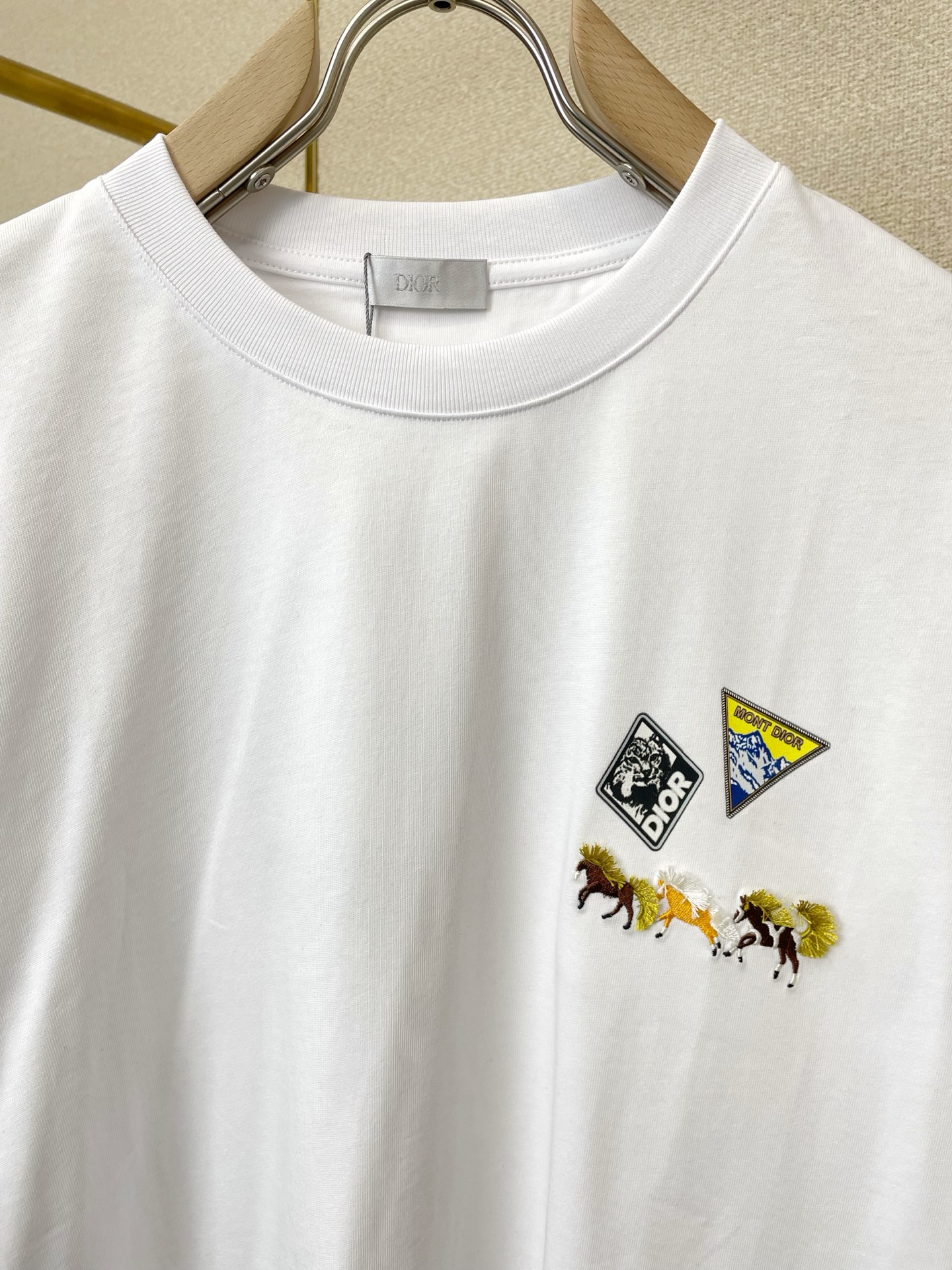 。Dior迪奥💥砸锅卖铁都要上的新款新款男士休闲短袖 高端定制 高端版本 时尚百搭爆款⚠️⚠️✨✨进口面