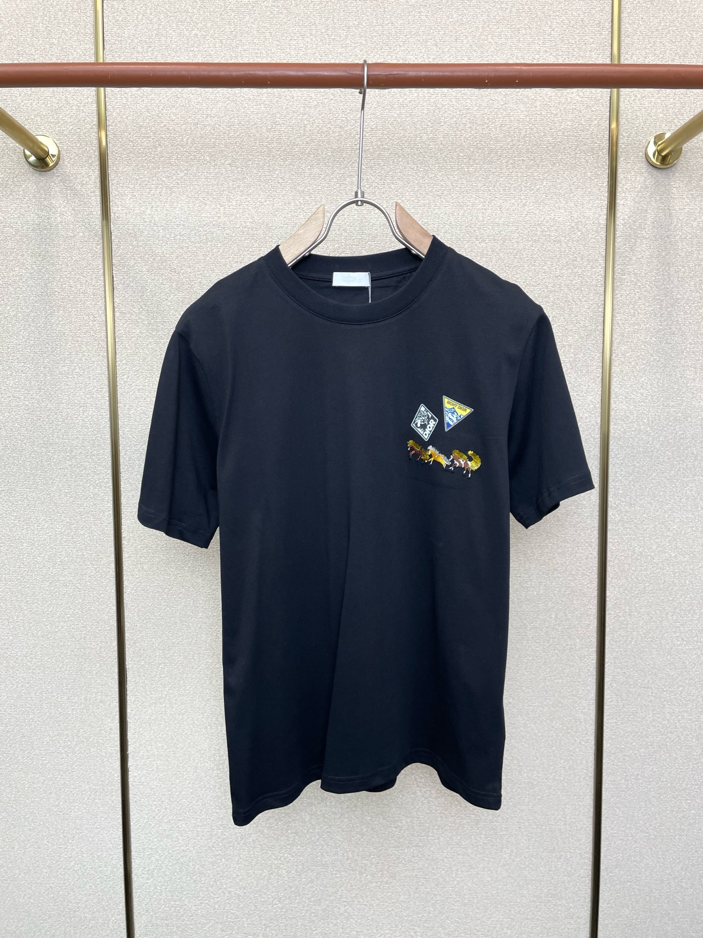 。Dior迪奥💥砸锅卖铁都要上的新款新款男士休闲短袖 高端定制 高端版本 时尚百搭爆款⚠️⚠️✨✨进口面