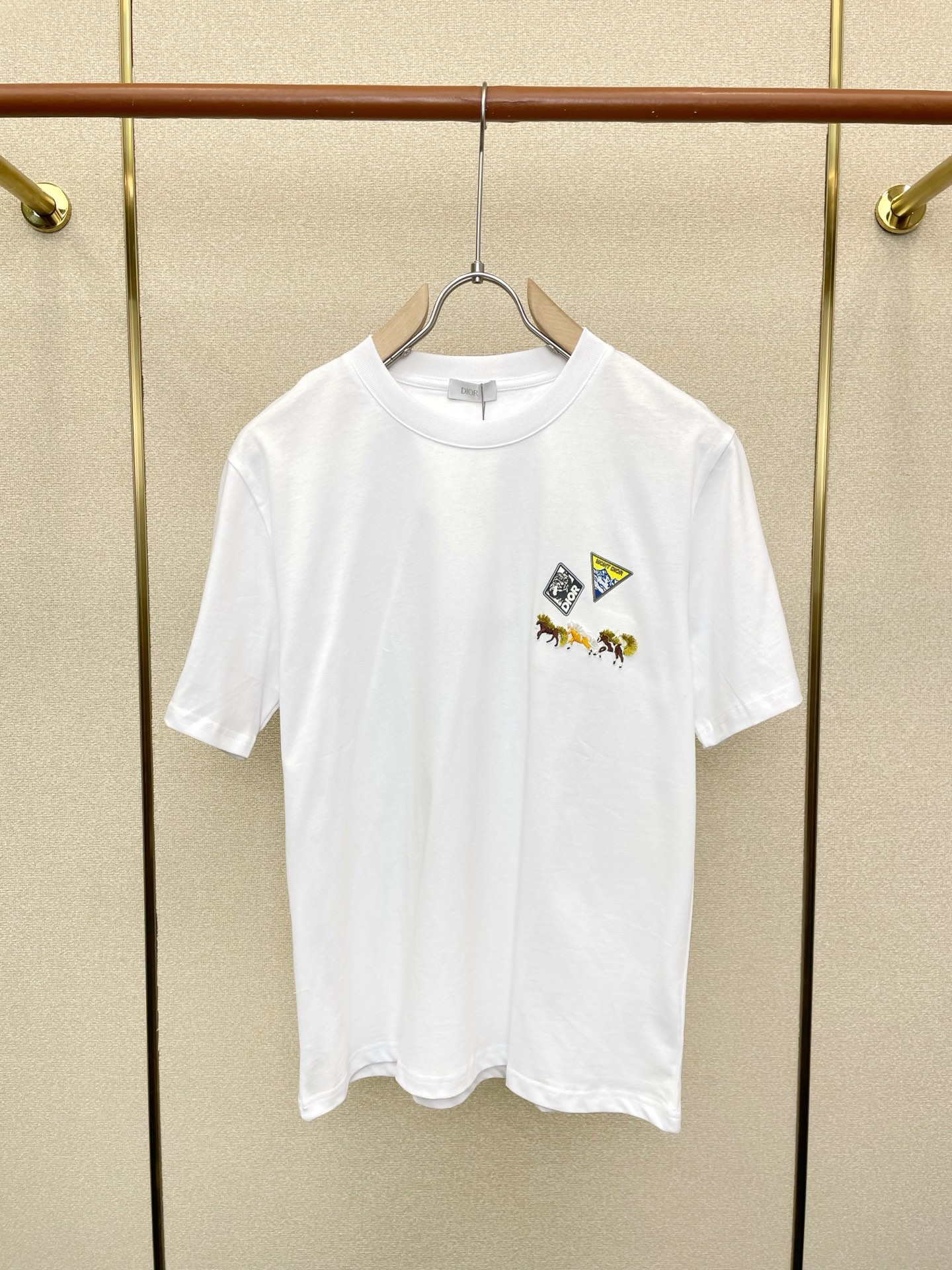 。Dior迪奥💥砸锅卖铁都要上的新款新款男士休闲短袖 高端定制 高端版本 时尚百搭爆款⚠️⚠️✨✨进口面