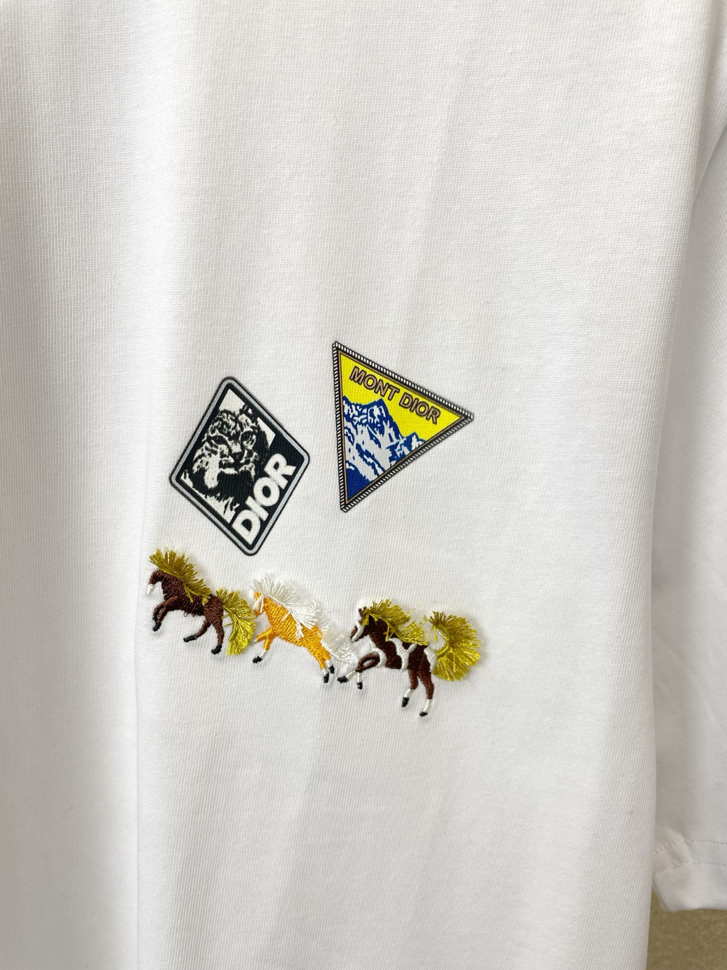 。Dior迪奥💥砸锅卖铁都要上的新款新款男士休闲短袖 高端定制 高端版本 时尚百搭爆款⚠️⚠️✨✨进口面