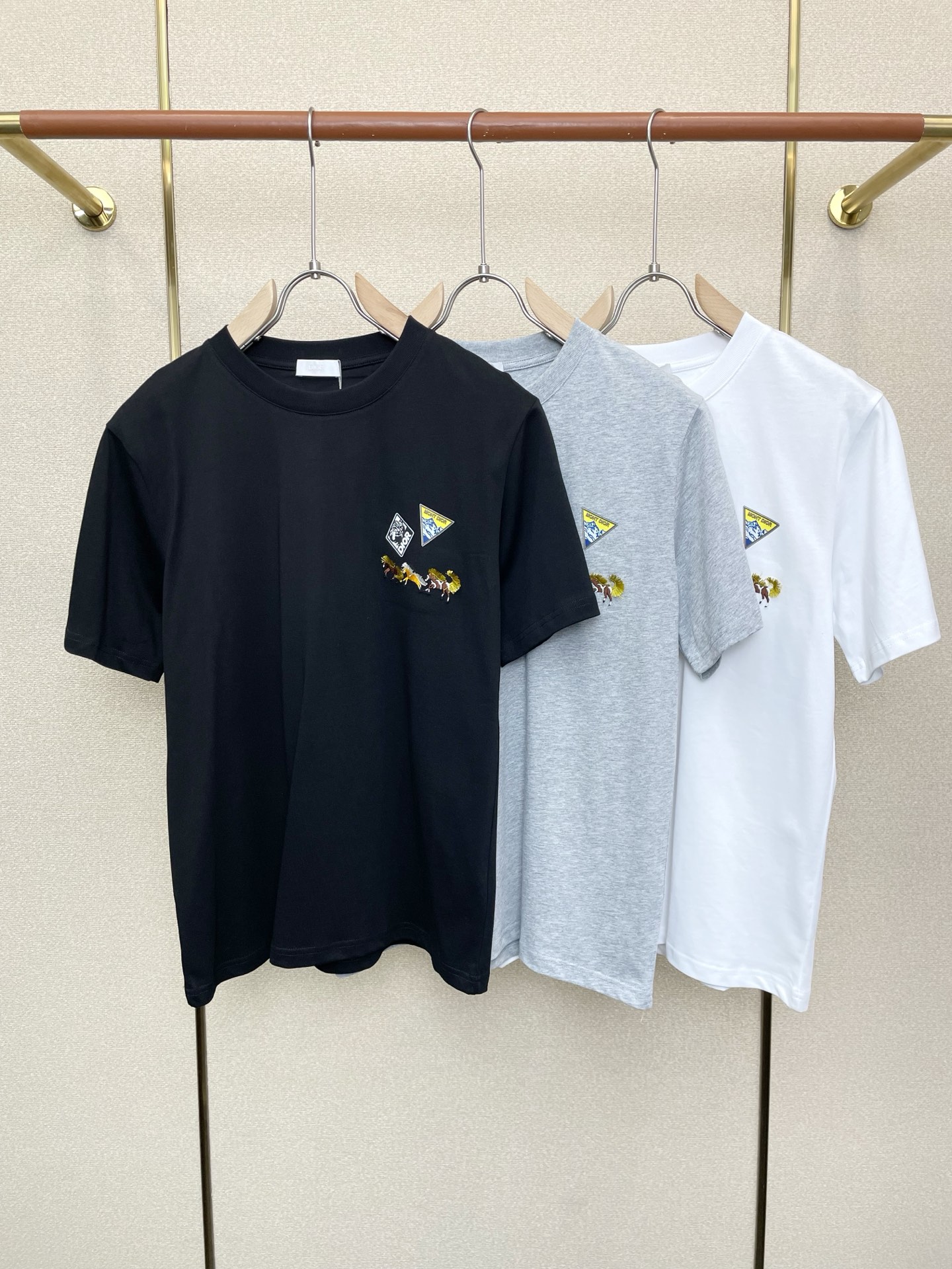 。Dior迪奥💥砸锅卖铁都要上的新款新款男士休闲短袖 高端定制 高端版本 时尚百搭爆款⚠️⚠️✨✨进口面