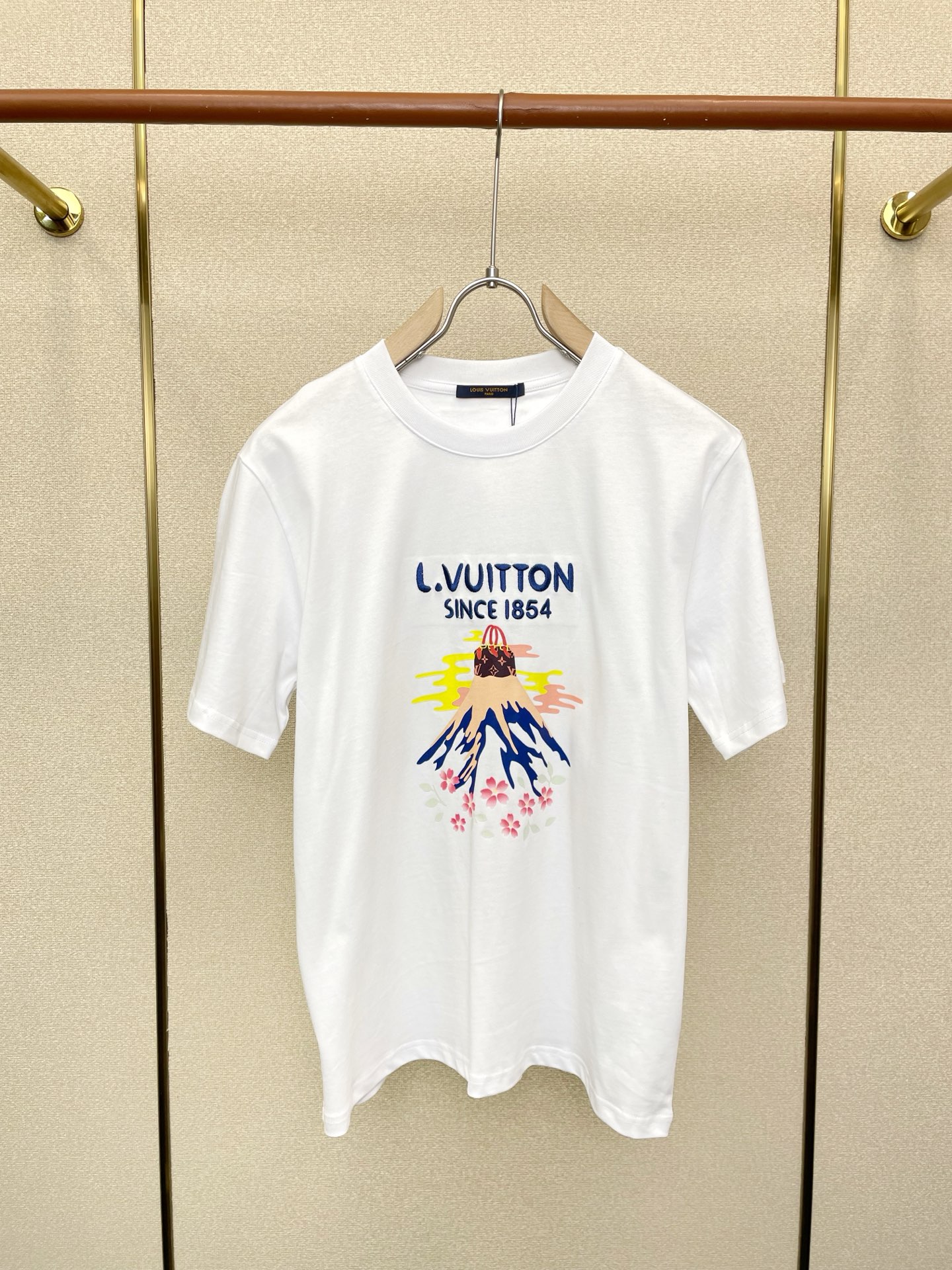 。Louis Vuitton路易威登💥砸锅卖铁都要上的新款新款男士休闲短袖 高端定制 高端版本 时尚百搭